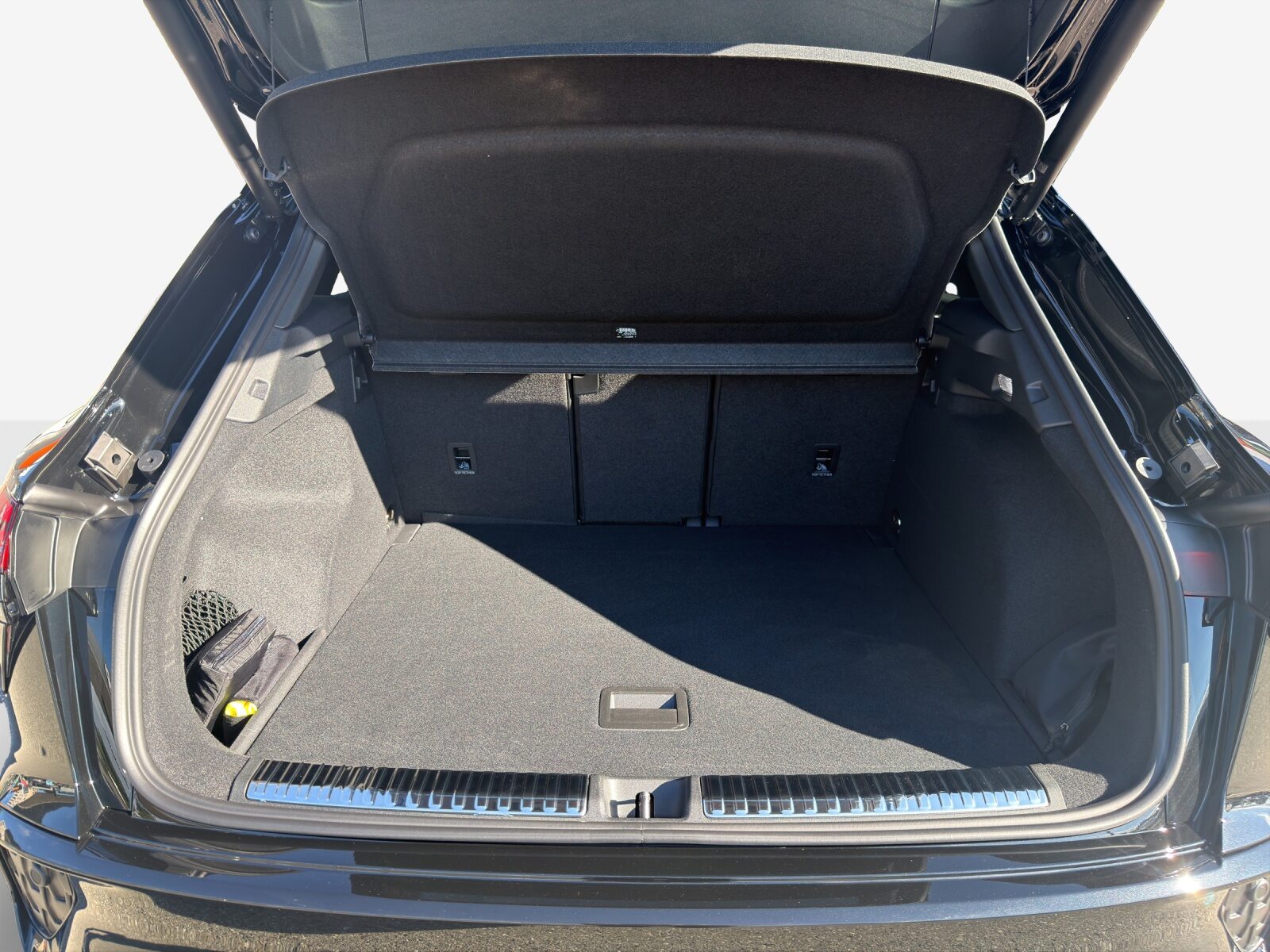 AUDI Q3 SUV TFSI 110 kW, Petrol, Ex-demonstrator, Automatic - 7