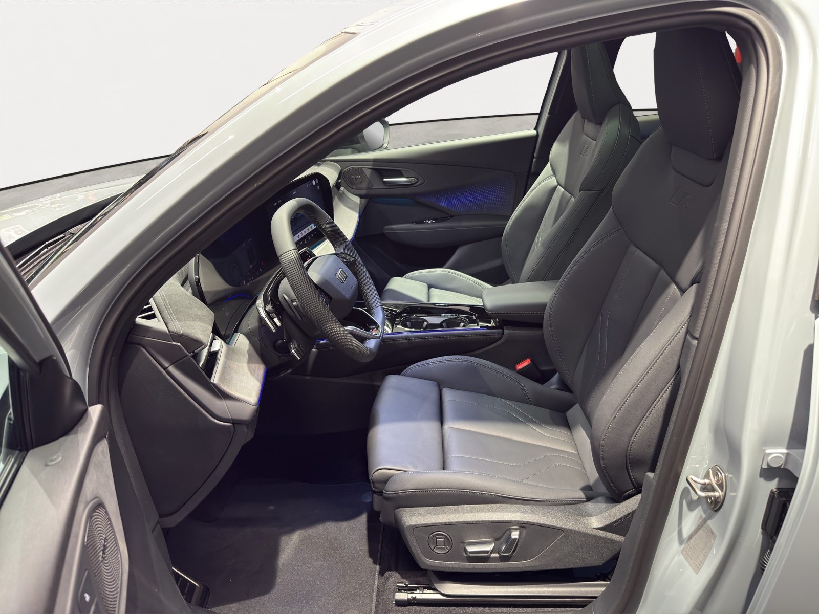 AUDI Q3 SUV TFSI 195 kW, Essence, Voiture nouvelle, Automatique - 5