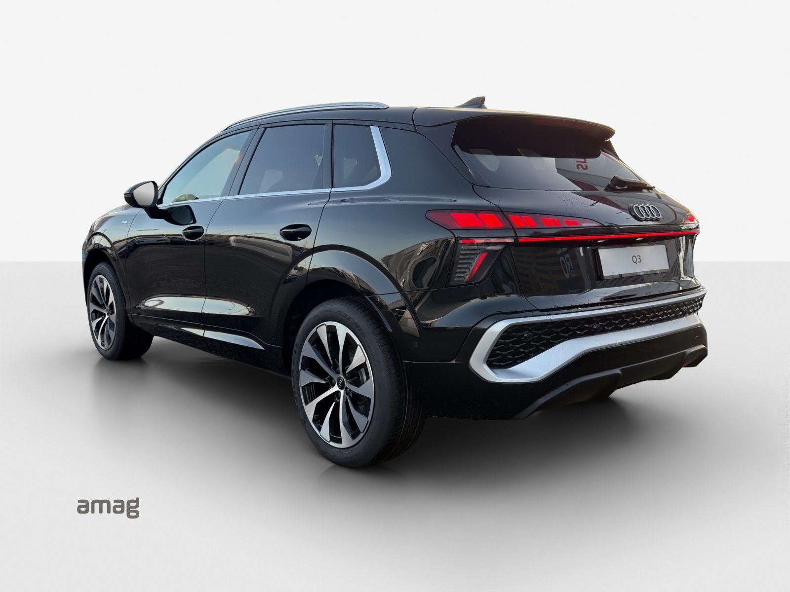 AUDI Q3 SUV TFSI 110 kW, Essence, Voiture nouvelle, Automatique - 3