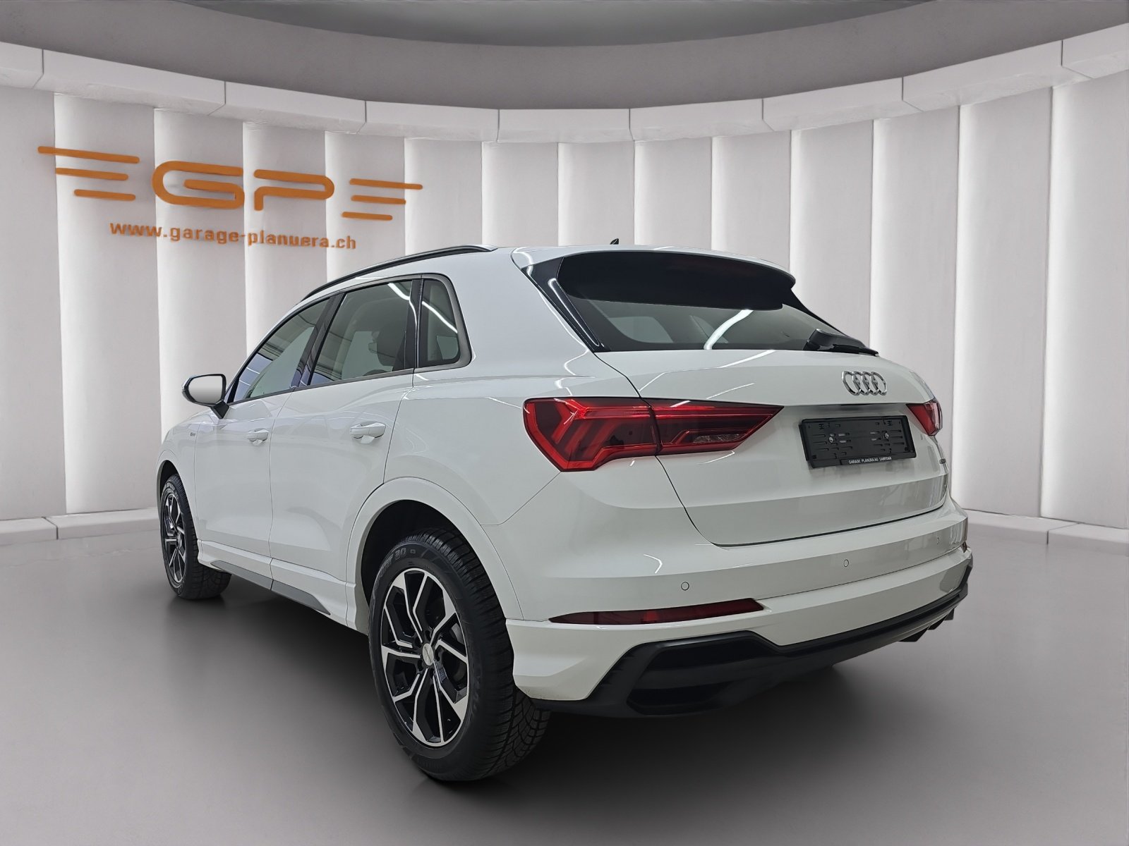 AUDI Q3 2.0 40 TFSI S line quattro S-Tronic, Petrol, Second hand / Used, Automatic - 5