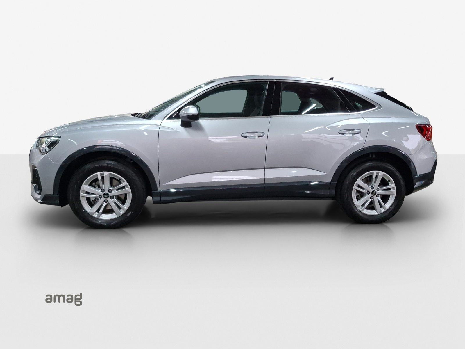 AUDI Q3 Sportback 35 TFSI Attraction, Petrol, Second hand / Used, Automatic - 2