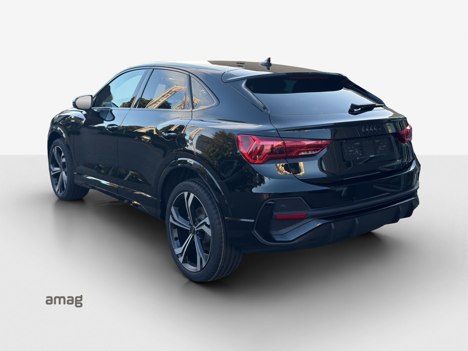 AUDI Q3 Sportback 35 TFSI S line Attraction, Petrol, Second hand / Used, Automatic - 3