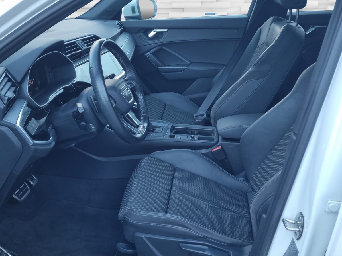 AUDI Q3 35 TFSI S line Attraction, Petrol, Second hand / Used, Automatic - 5