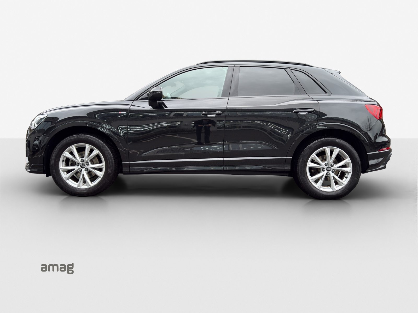 AUDI Q3 35 TFSI S line Attraction, Petrol, Second hand / Used, Automatic - 2