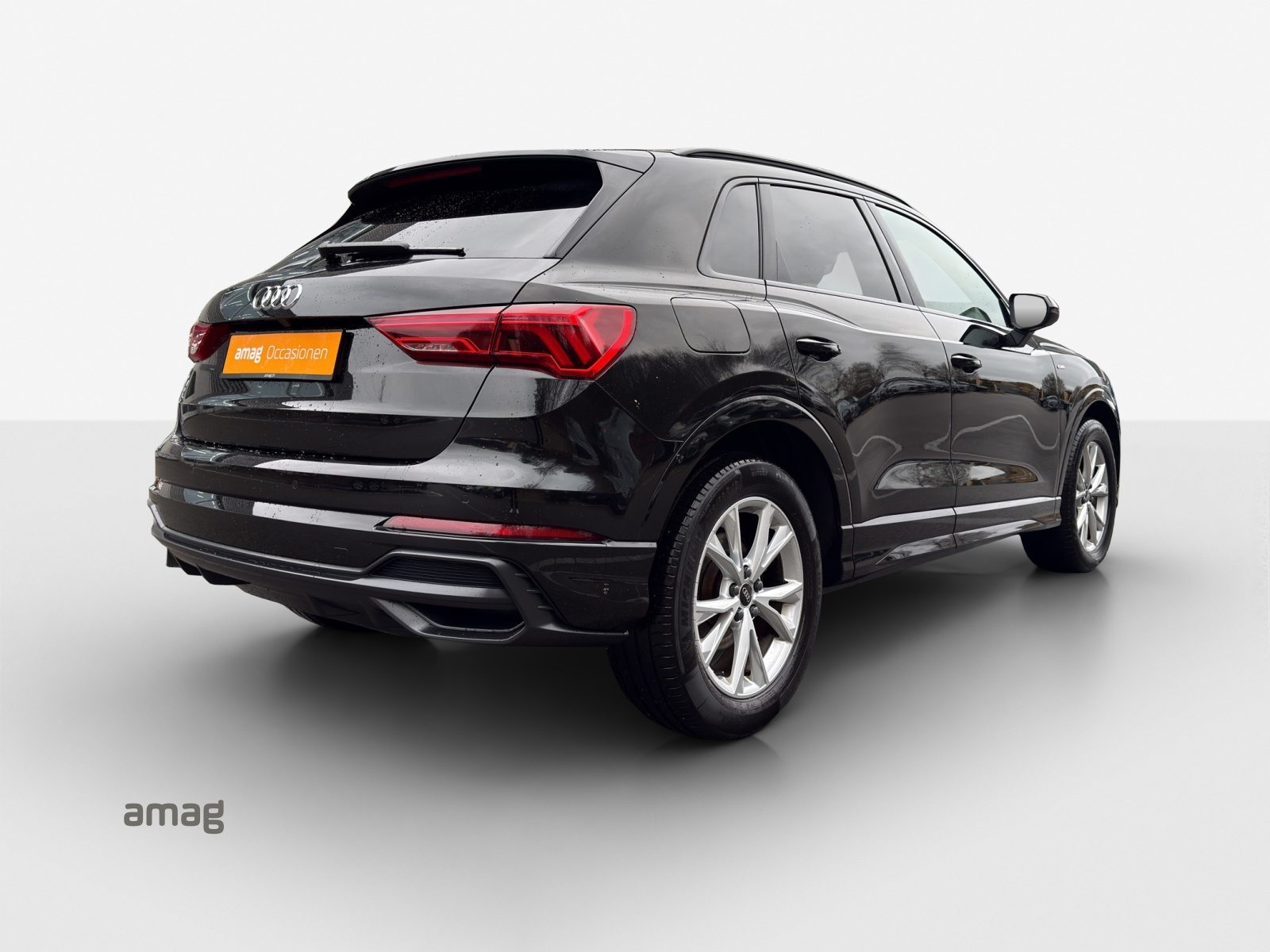 AUDI Q3 35 TFSI S line Attraction, Petrol, Second hand / Used, Automatic - 5