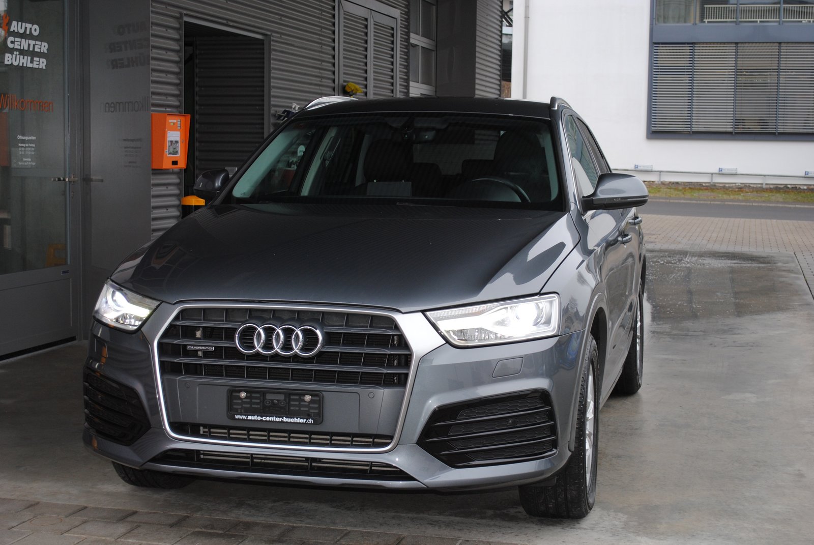 AUDI Q3 2.0 TFSI design quattro S-tronic, Benzin, Occasion / Gebraucht, Automat - 2