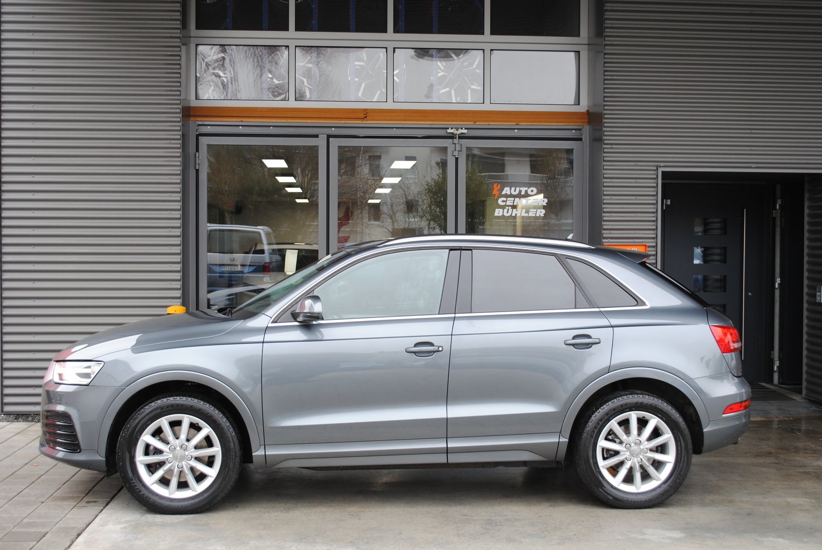 AUDI Q3 2.0 TFSI design quattro S-tronic, Benzin, Occasion / Gebraucht, Automat - 4