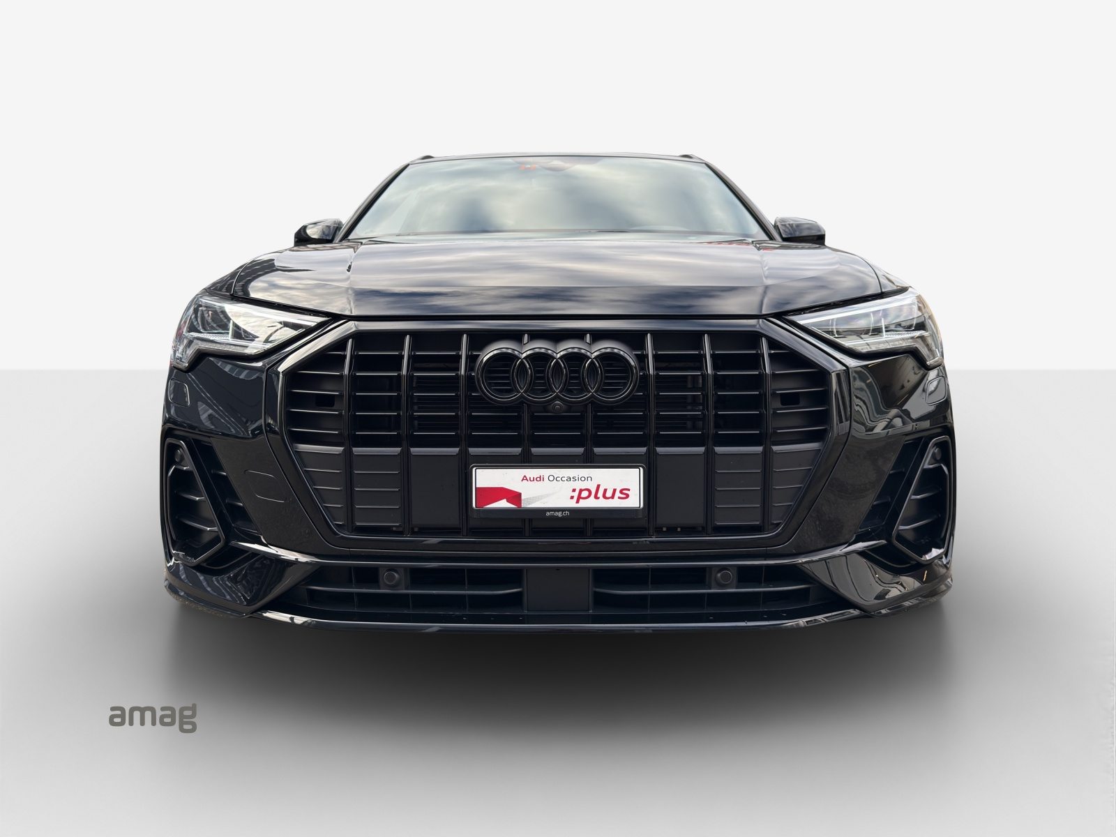 AUDI Q3 35 TFSI S line Attraction, Petrol, Second hand / Used, Automatic - 7