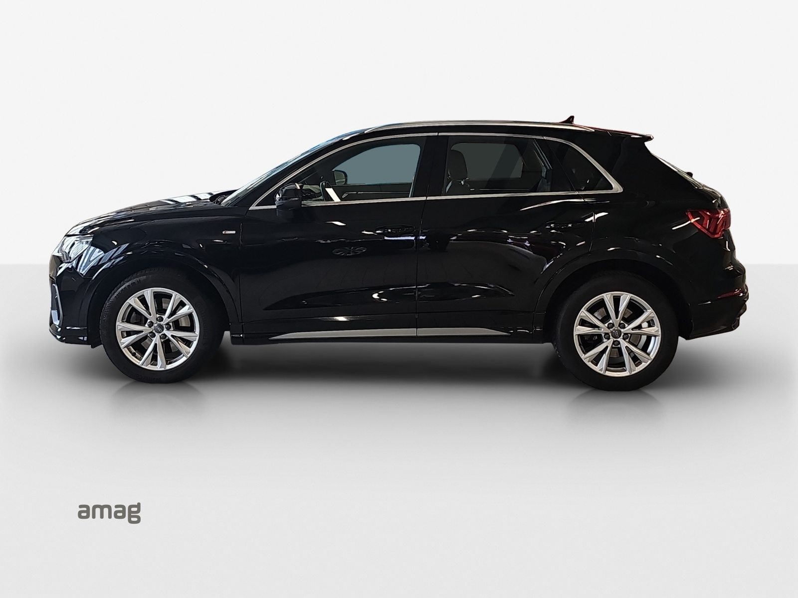 AUDI Q3 40 TFSI S line, Essence, Occasion / Utilisé, Automatique - 2