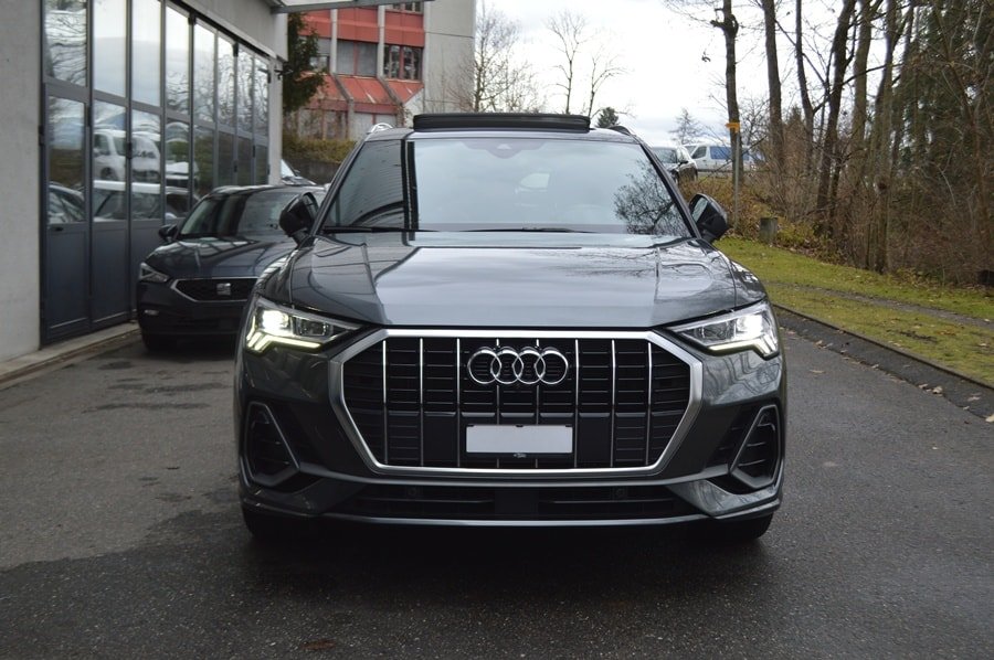 AUDI Q3 35 TFSI S line S-tronic I Panoramadach, Petrol, Second hand / Used, Automatic - 2