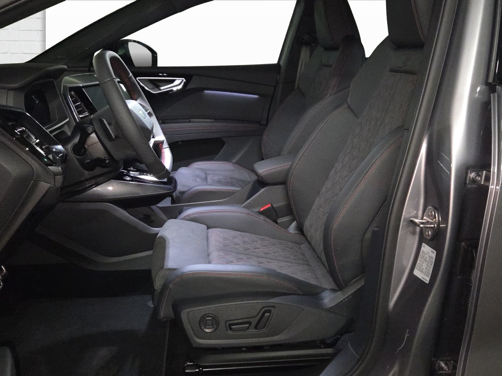 AUDI Q4 e-tron 45 Edition Swiss Ski quattro, Elettrica, Auto nuove, Automatico - 5