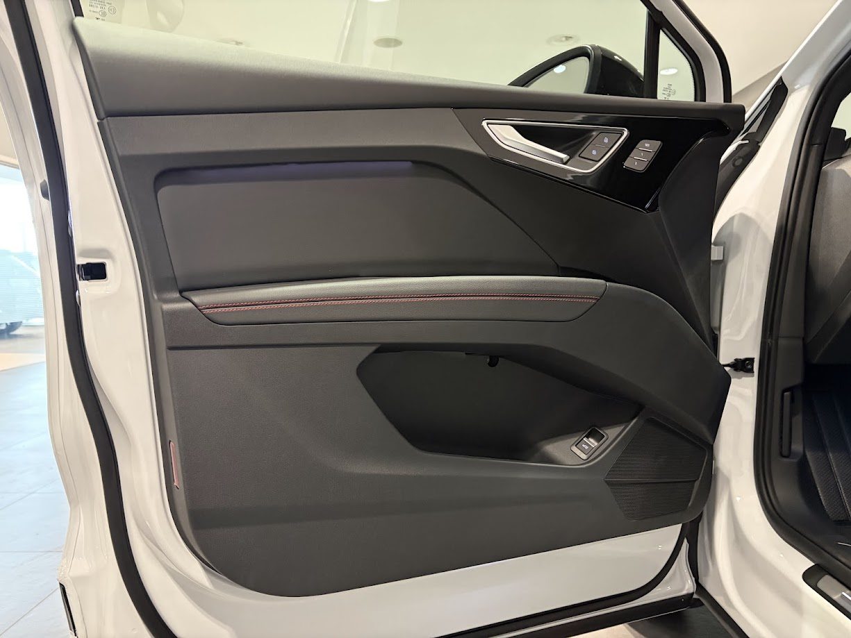 AUDI Q4 45 e-tron quattro Edition Swiss-Ski, Elektro, Neuwagen, Automatik - 3