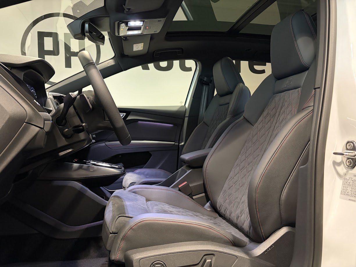 AUDI Q4 45 e-tron quattro Edition Swiss-Ski, Elektro, Neuwagen, Automatik - 4