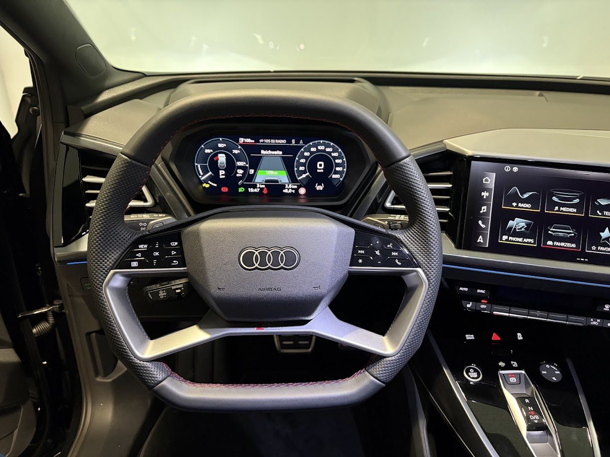 AUDI Q4 45 e-tron quattro Edition Swiss-Ski, Elektro, Neuwagen, Automatik - 6