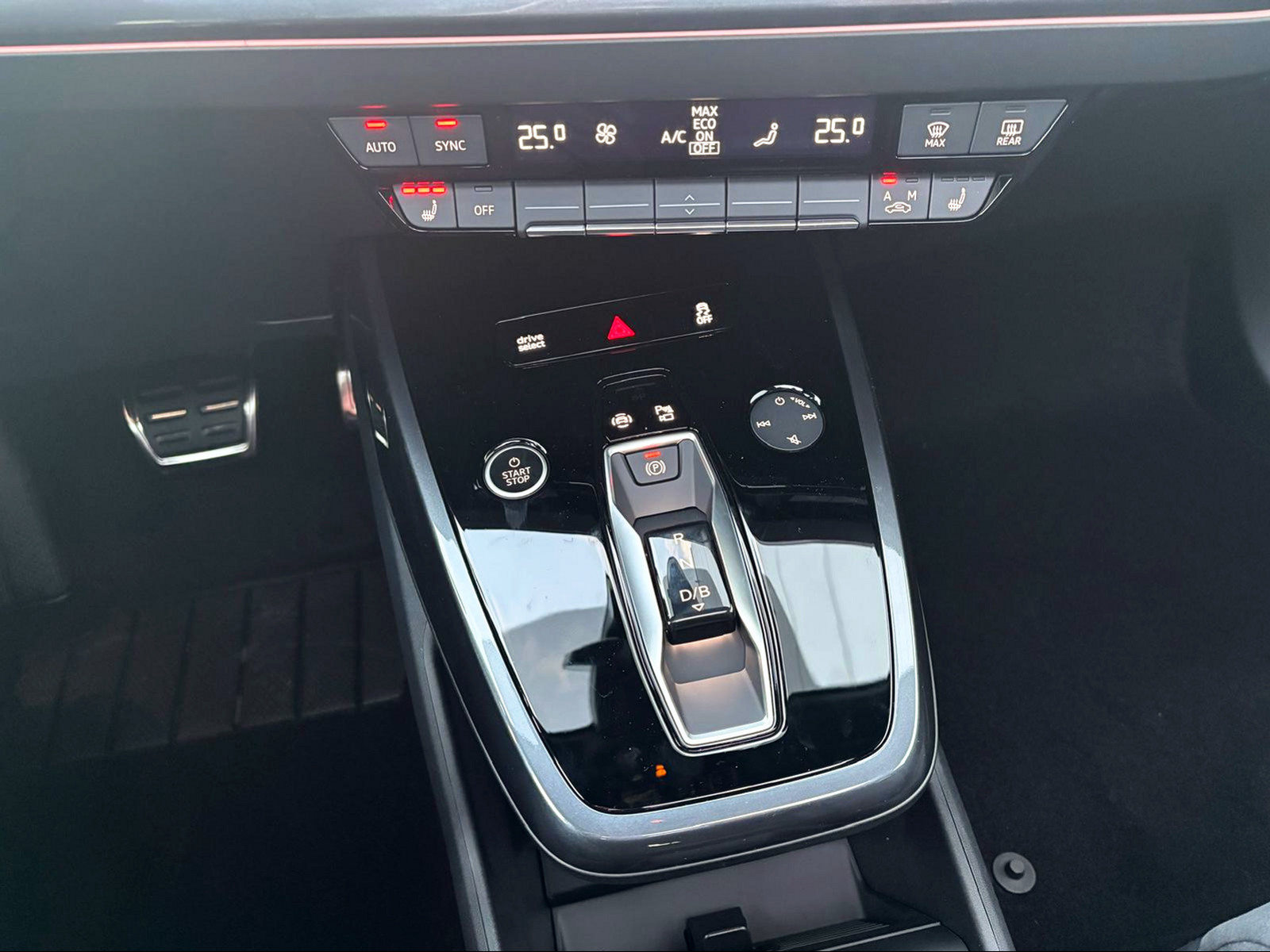 AUDI Q4 45 e-tron quattro Edition Swiss-Ski, Elektro, Neuwagen, Automatik - 7