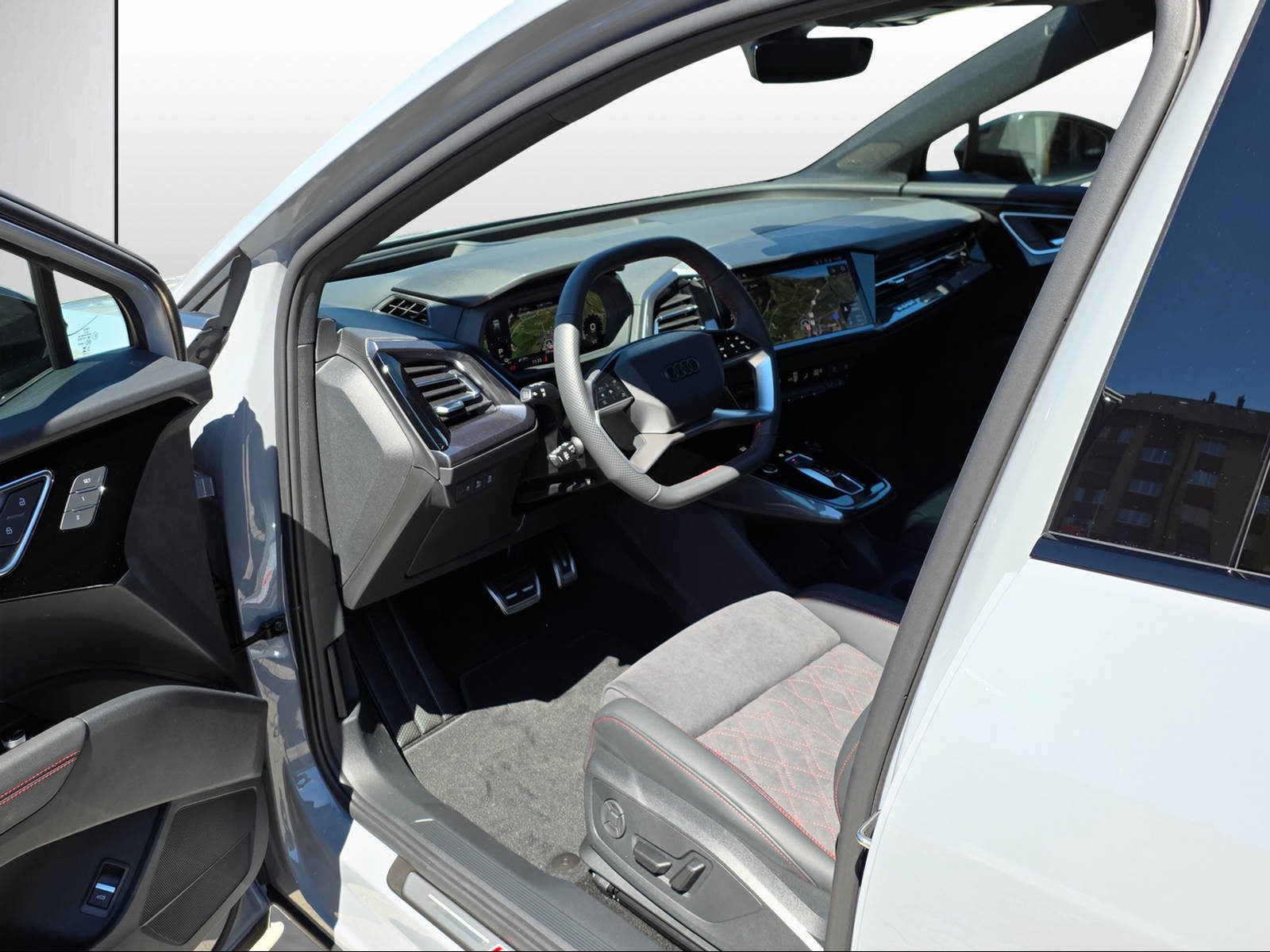 AUDI Q4 45 e-tron quattro Edition Swiss-Ski, Electric, New car, Automatic - 6