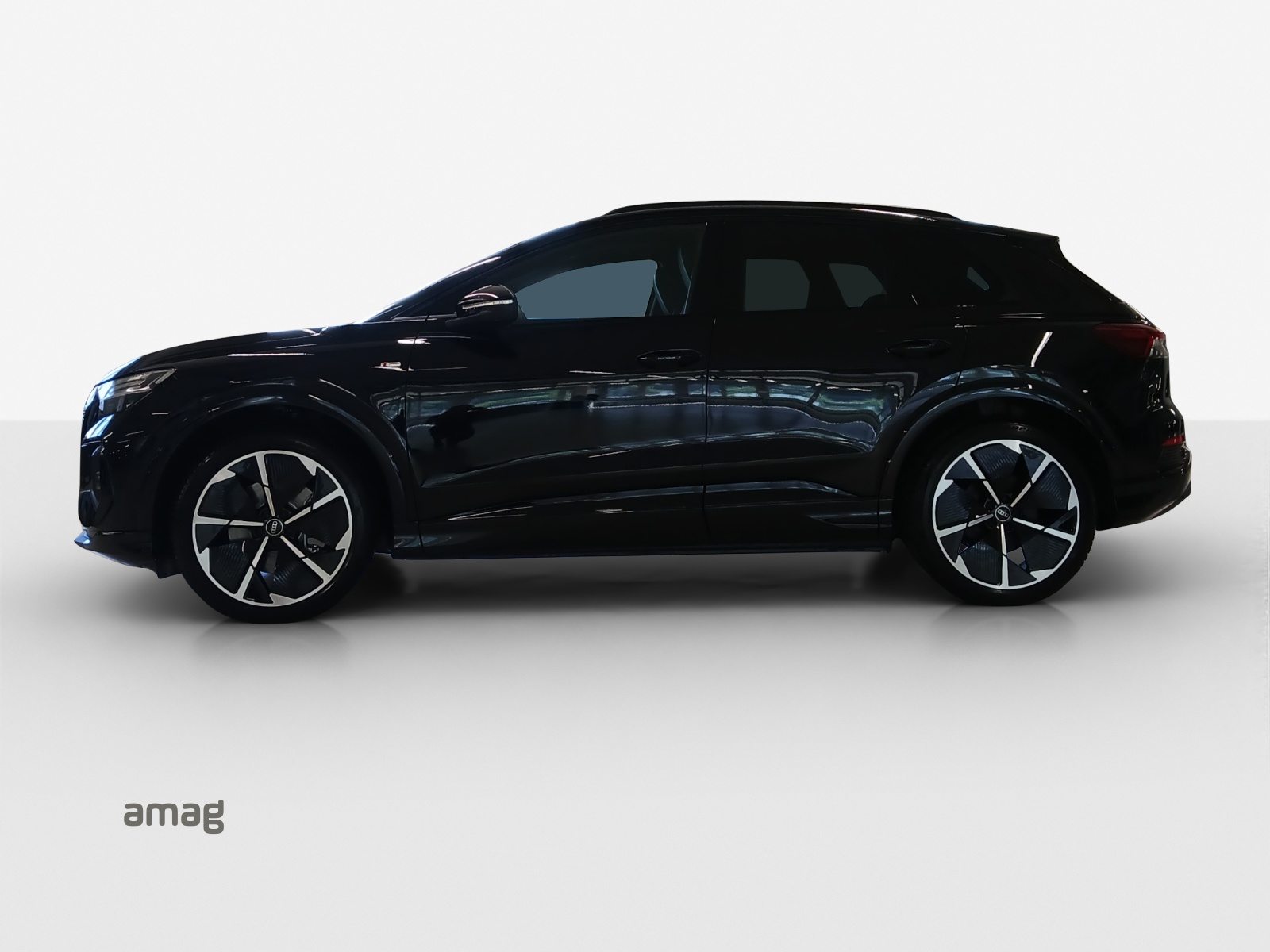 AUDI Q4 45 e-tron quattro Attraction, Electric, New car, Automatic - 2