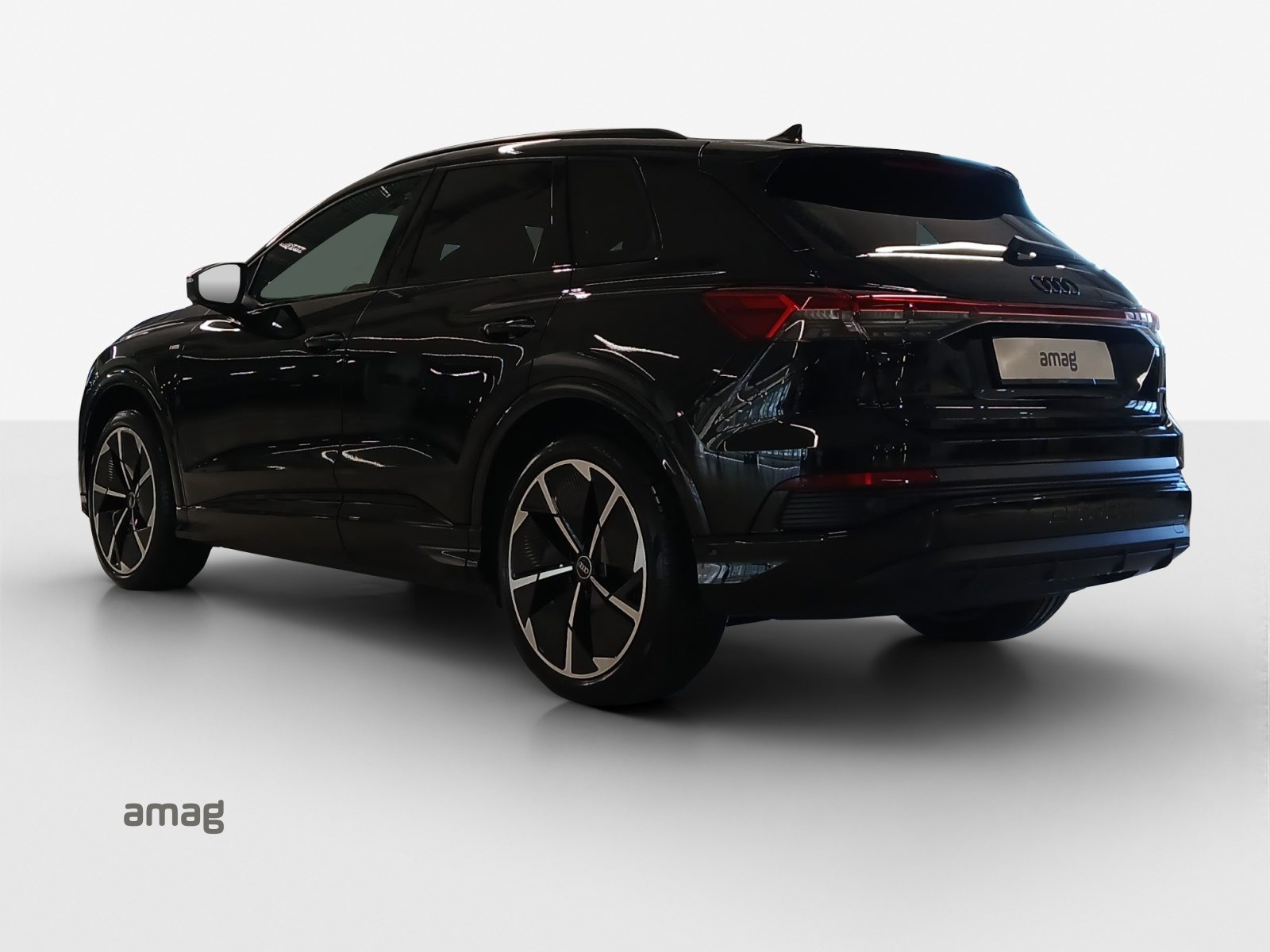 AUDI Q4 45 e-tron quattro Attraction, Electric, New car, Automatic - 3
