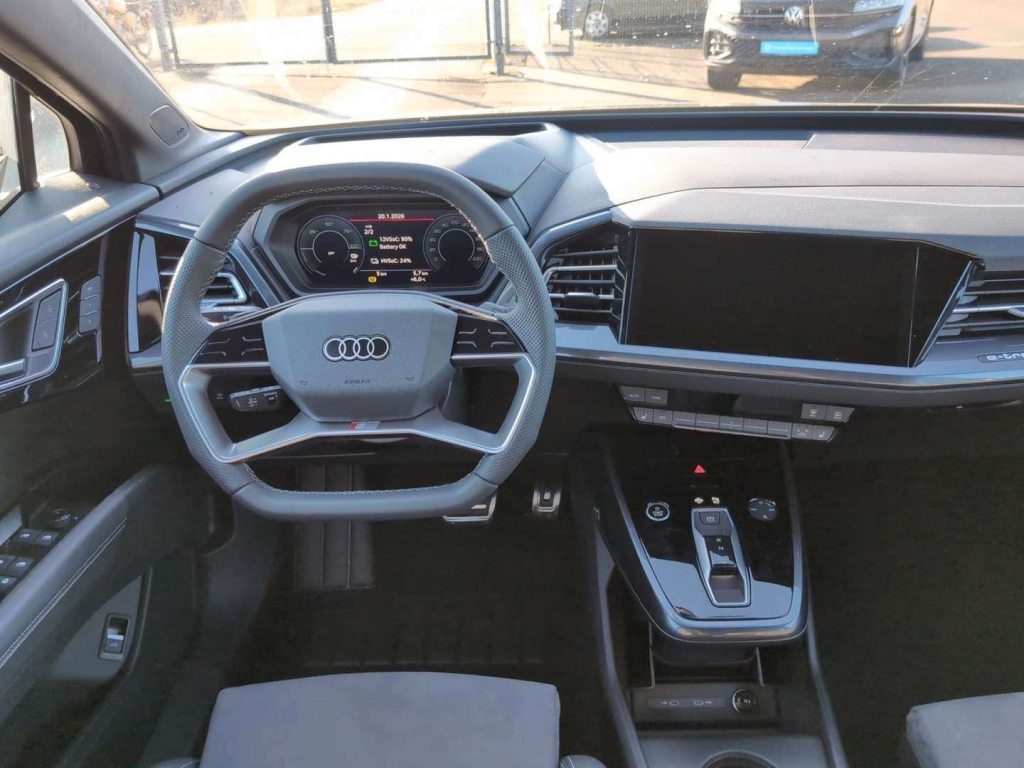 AUDI Q4 e-tron 45 Attraction quattro Pano / SONOS / HUD / AHK, Elektro, Neuwagen, Automatik - 3