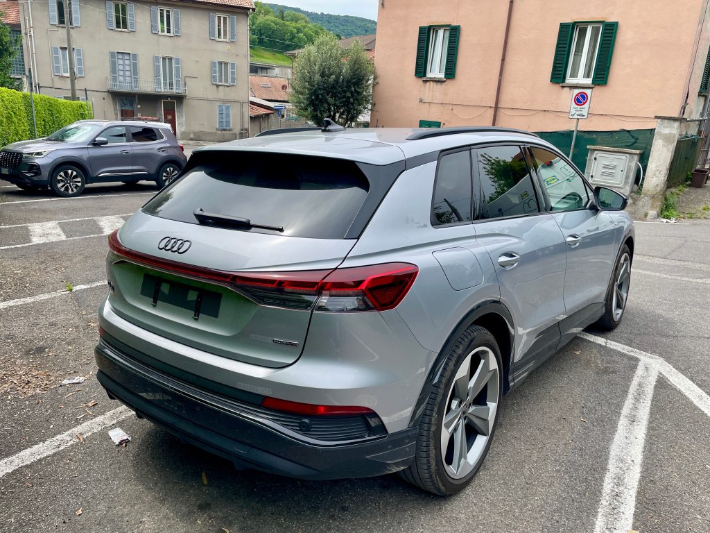 AUDI Q4 e-tron 45 Swiss Ski quattro
