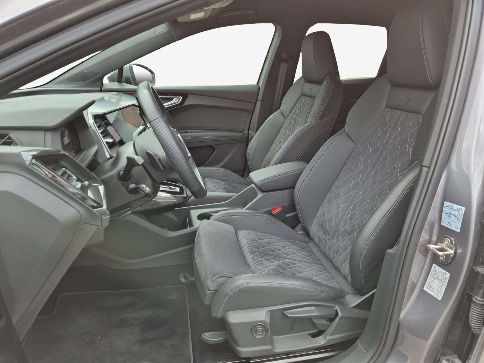 AUDI Q4 45 e-tron quattro, Électrique, Occasion / Utilisé, Automatique - 7