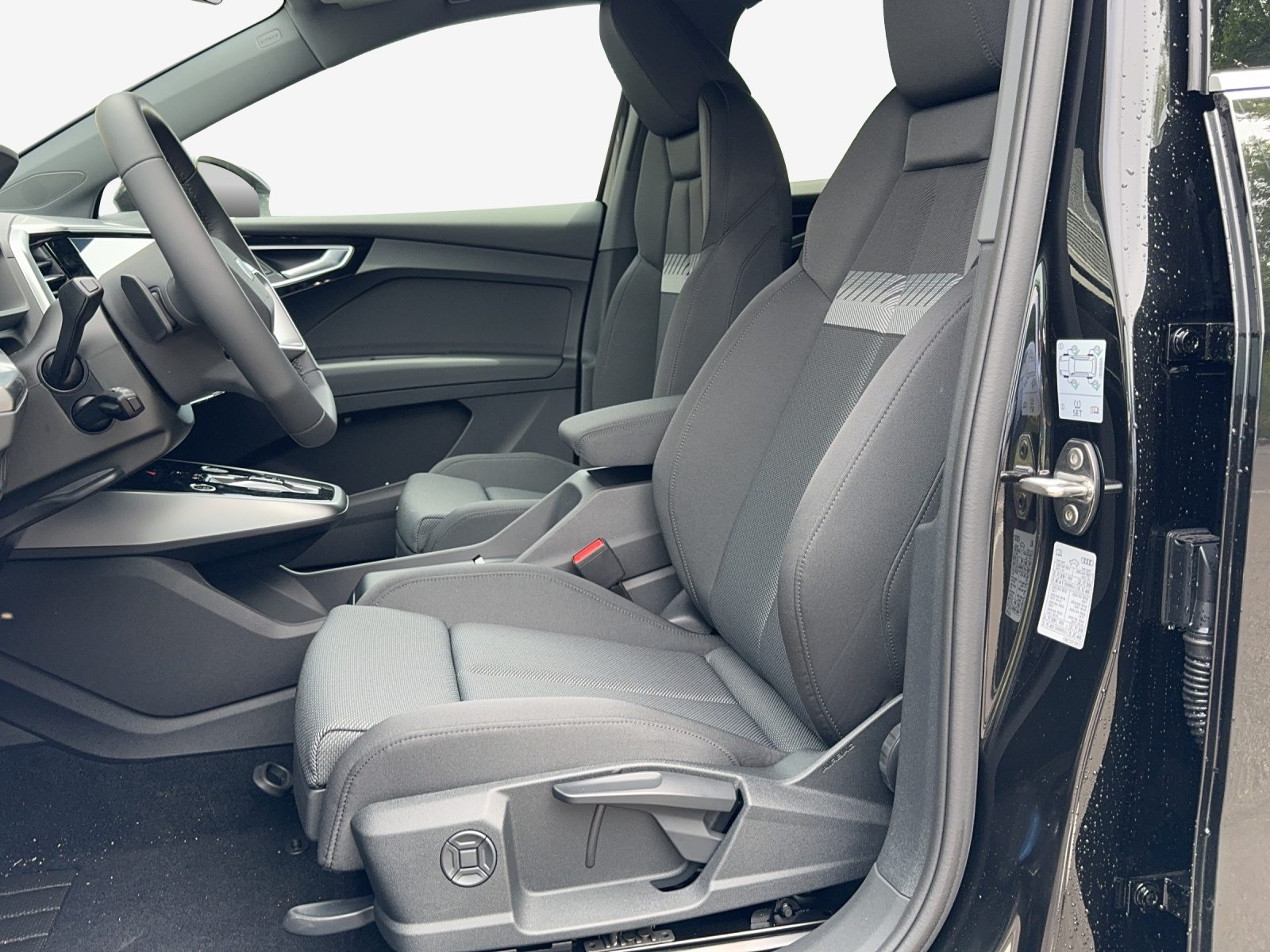 AUDI Q4 45 e-tron quattro, Électrique, Occasion / Utilisé, Automatique - 7