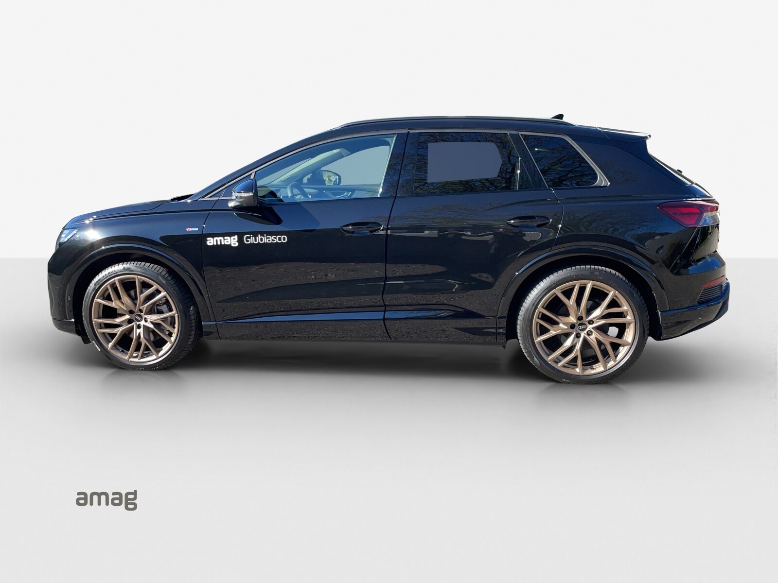 AUDI Q4 55 e-tron quattro, Electric, Second hand / Used, Automatic - 2