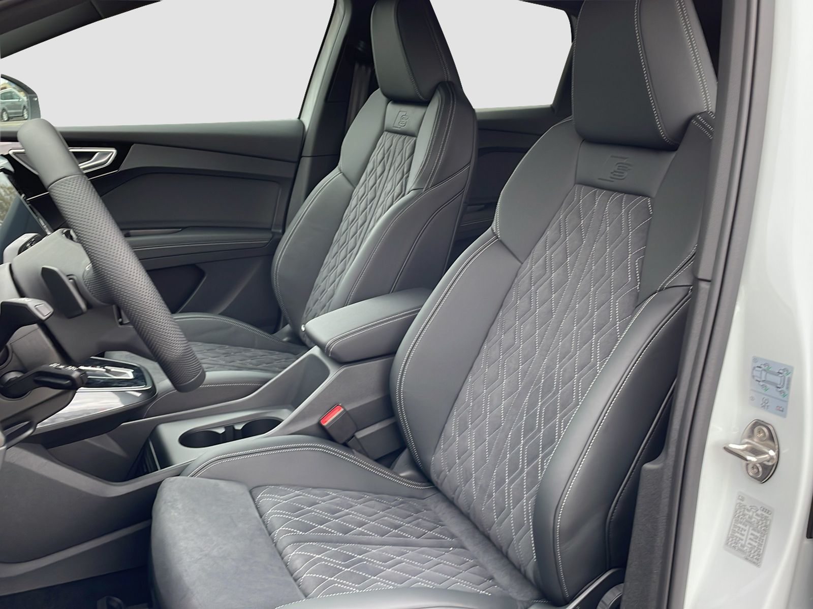 AUDI Q4 SB 50 e-tron quattro, Elektro, Occasion / Gebraucht, Automatik - 5