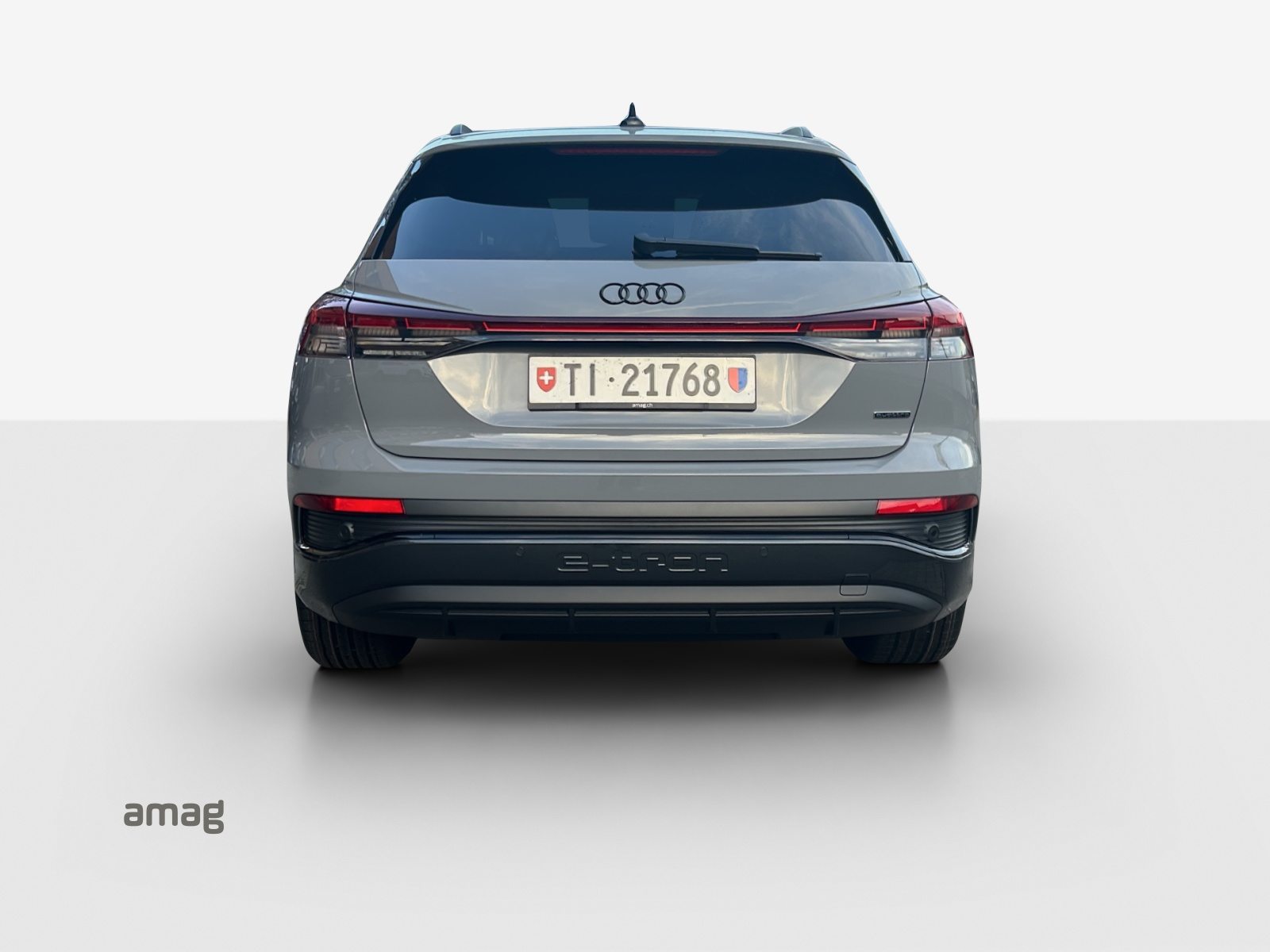 AUDI Q4 45 e-tron quattro Edition Swiss-Ski, Électrique, Occasion / Utilisé, Automatique - 4