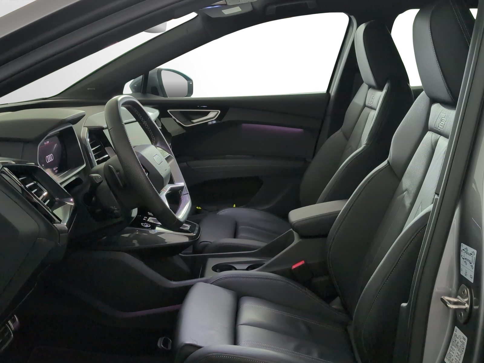 AUDI Q4 45 e-tron quattro, Elektro, Occasion / Gebraucht, Automatik - 7