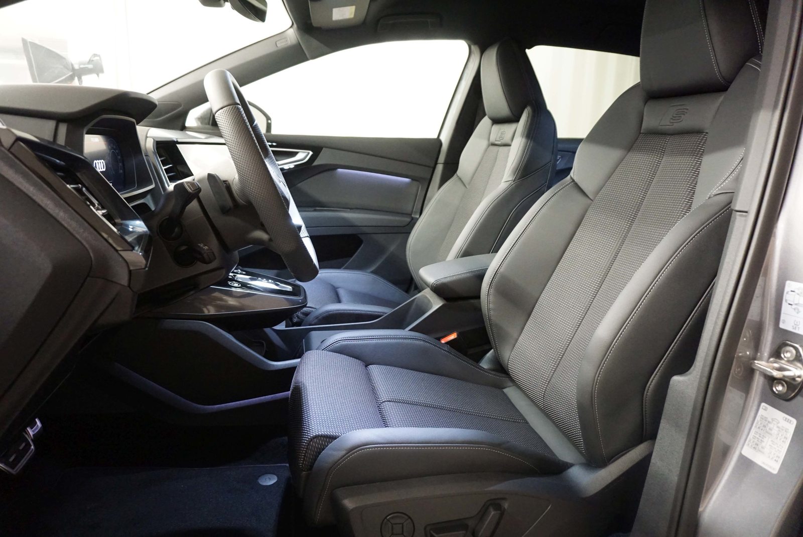 AUDI Q4 45 e-tron quattro Attraction, Électrique, Occasion / Utilisé, Automatique - 7