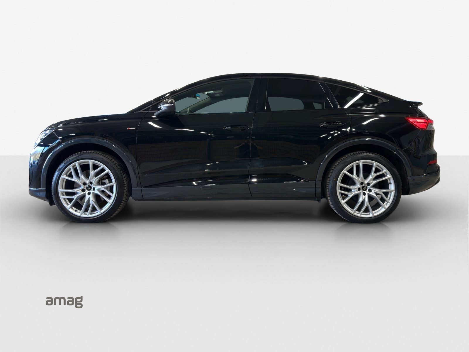 AUDI Q4 SB 55 e-tron quattro, Elektro, Occasion / Gebraucht, Automatik - 2