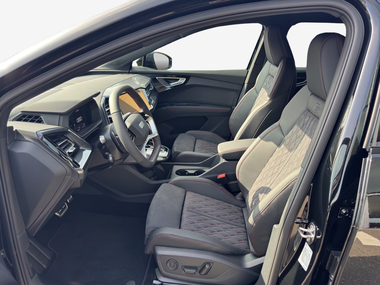 AUDI Q4 45 e-tron quattro Edition Swiss-Ski, Électrique, Occasion / Utilisé, Automatique - 7