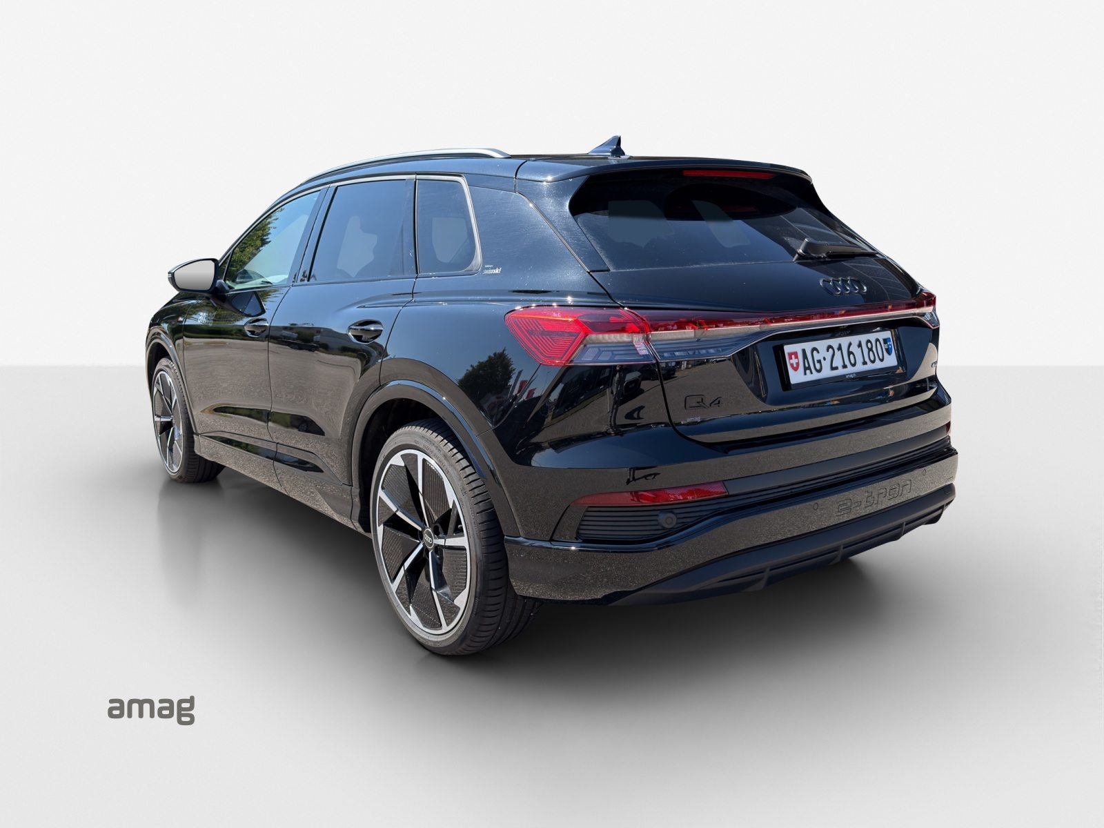 AUDI Q4 45 e-tron quattro Edition Swiss-Ski, Électrique, Occasion / Utilisé, Automatique - 3