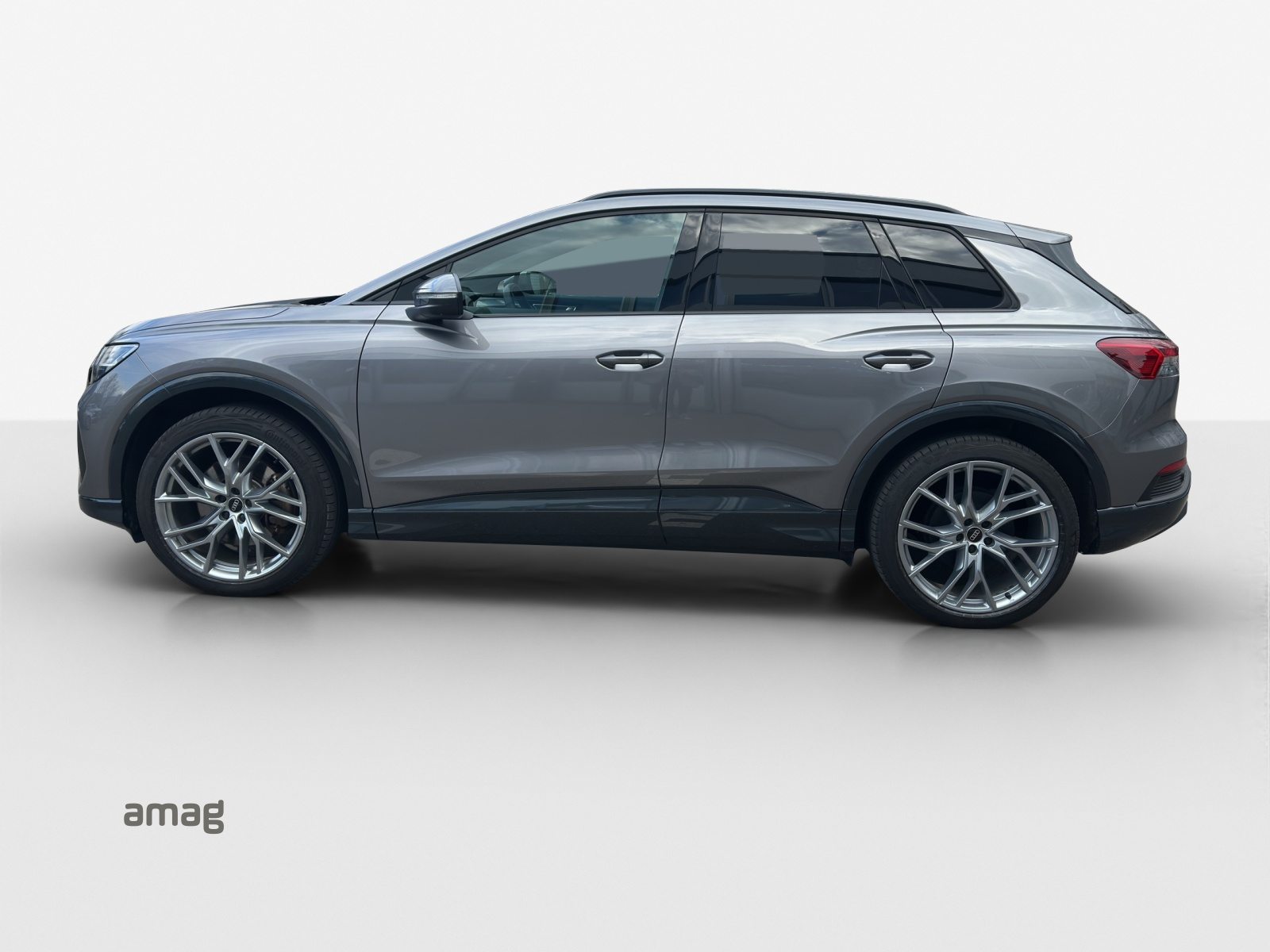 AUDI Q4 45 e-tron quattro Attraction, Elektro, Occasion / Gebraucht, Automatik - 2