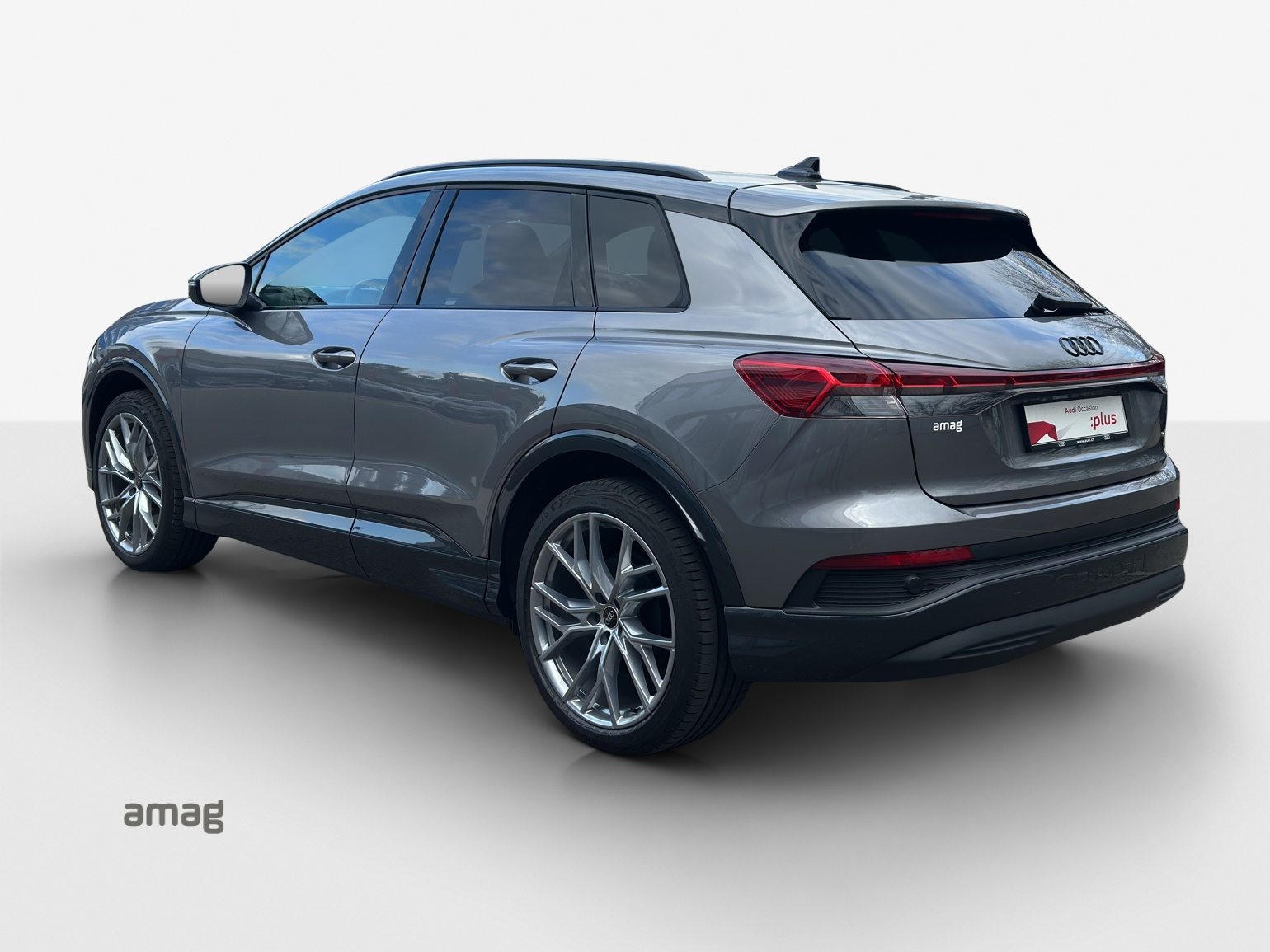 AUDI Q4 45 e-tron quattro Attraction, Elektro, Occasion / Gebraucht, Automatik - 3