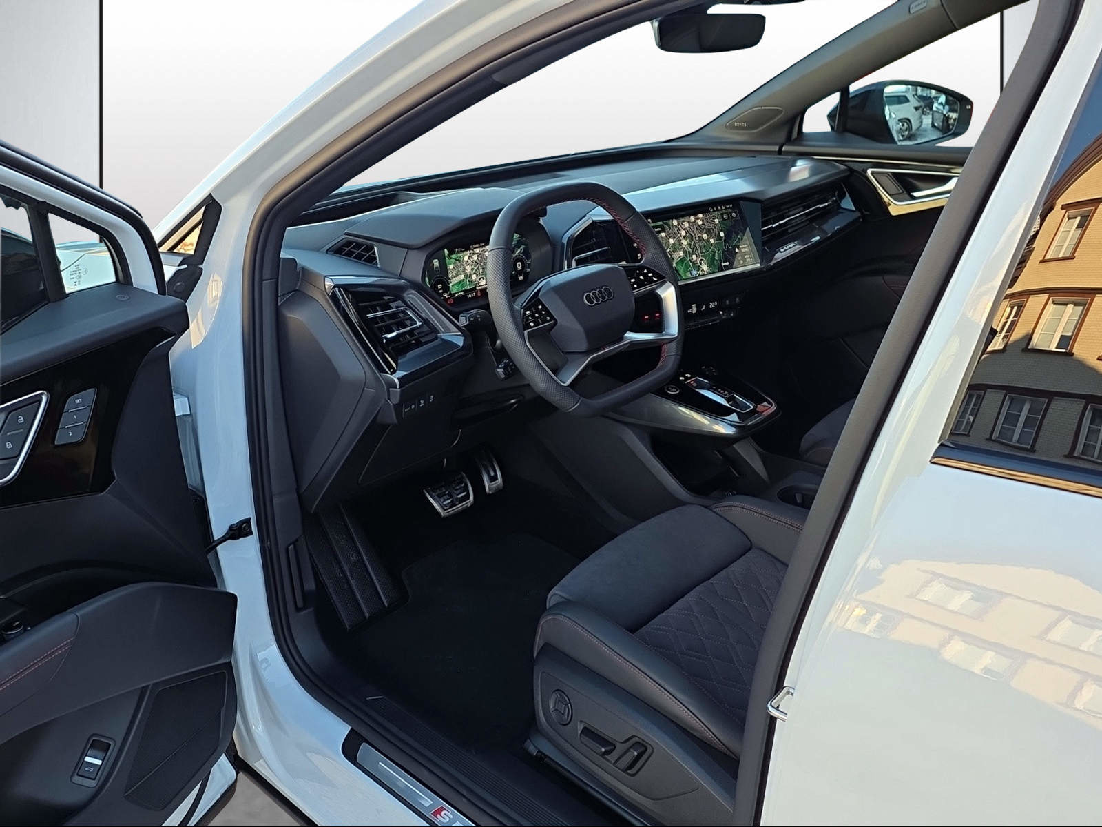 AUDI Q4 45 e-tron quattro Edition Swiss-Ski, Électrique, Occasion / Utilisé, Automatique - 6