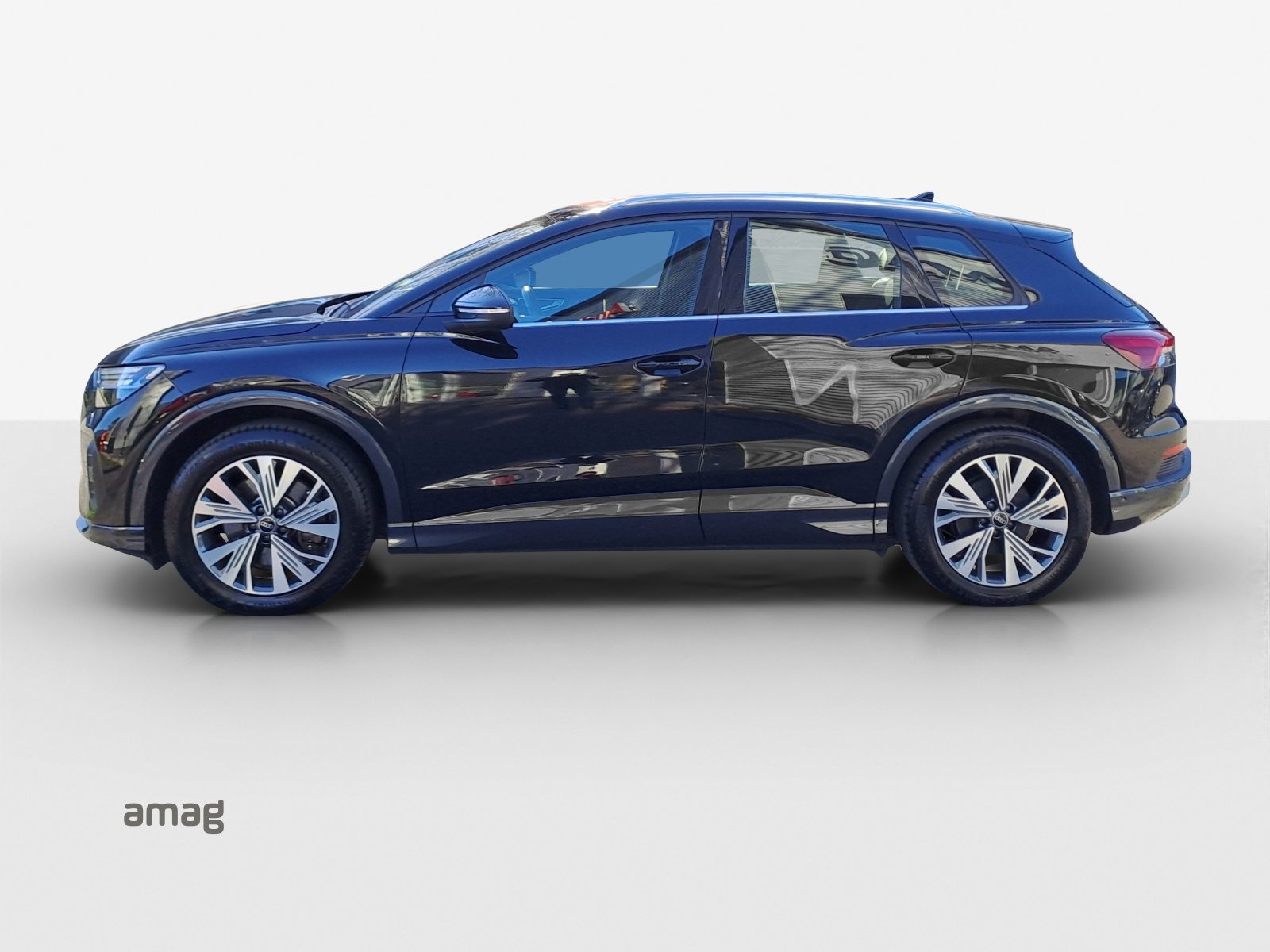 AUDI Q4 50 e-tron quattro, Elektro, Occasion / Gebraucht, Automatik - 2