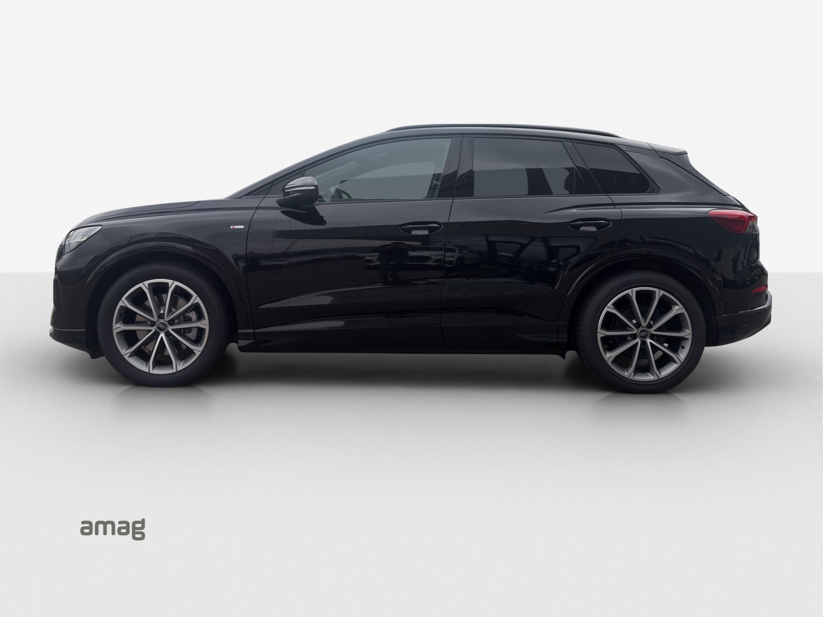 AUDI Q4 45 e-tron quattro Attraction, Elektro, Occasion / Gebraucht, Automatik - 2
