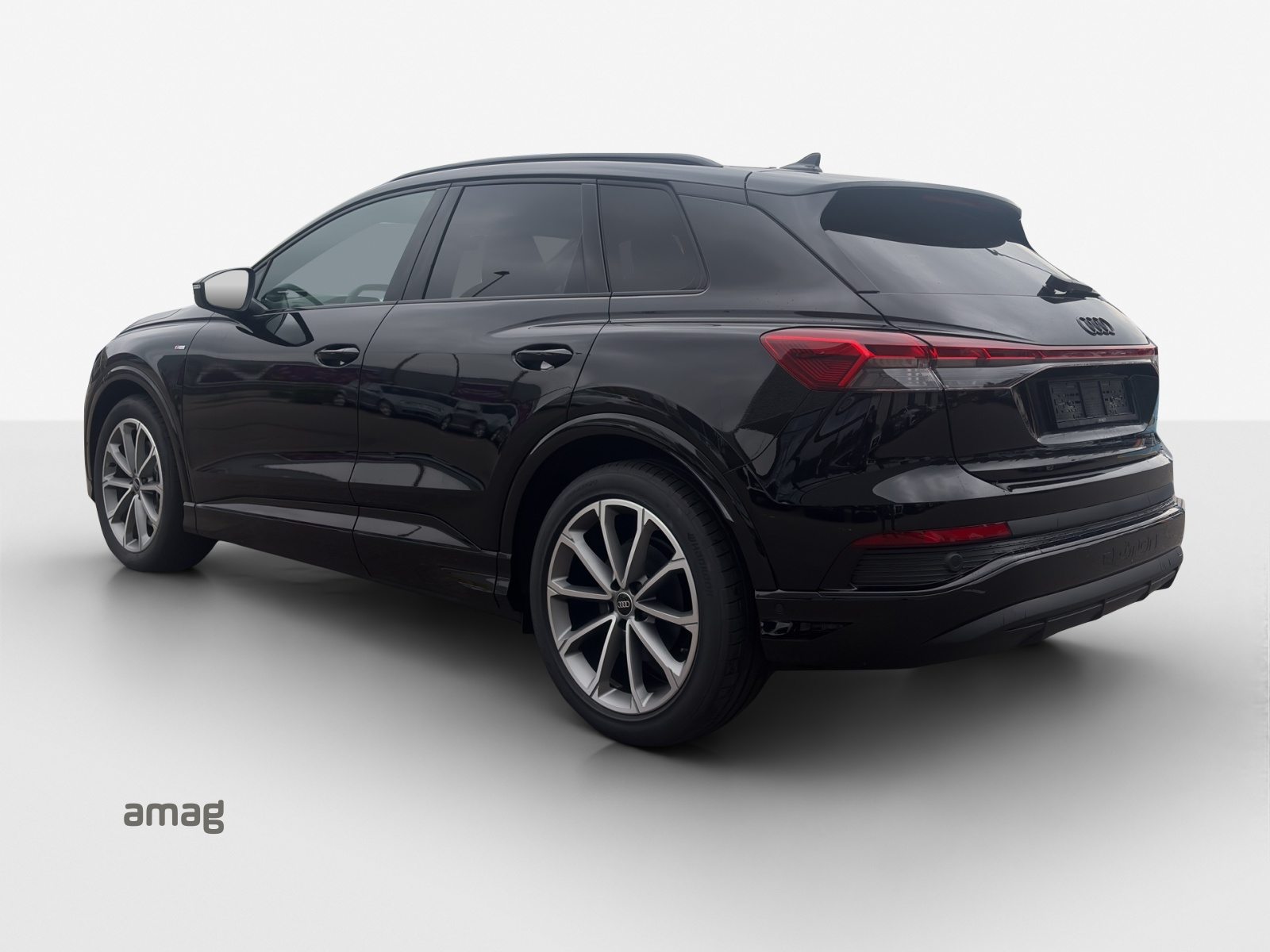 AUDI Q4 45 e-tron quattro Attraction, Elektro, Occasion / Gebraucht, Automatik - 3