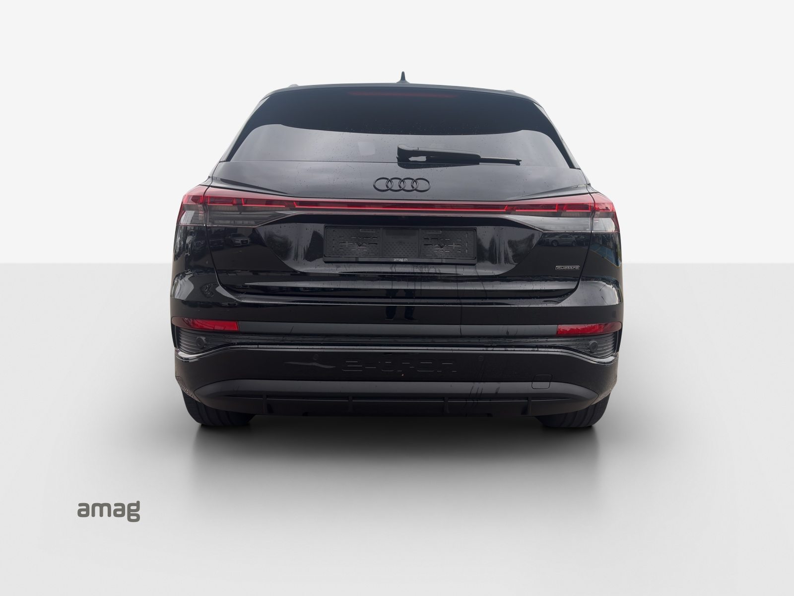AUDI Q4 45 e-tron quattro Attraction, Elektro, Occasion / Gebraucht, Automatik - 4
