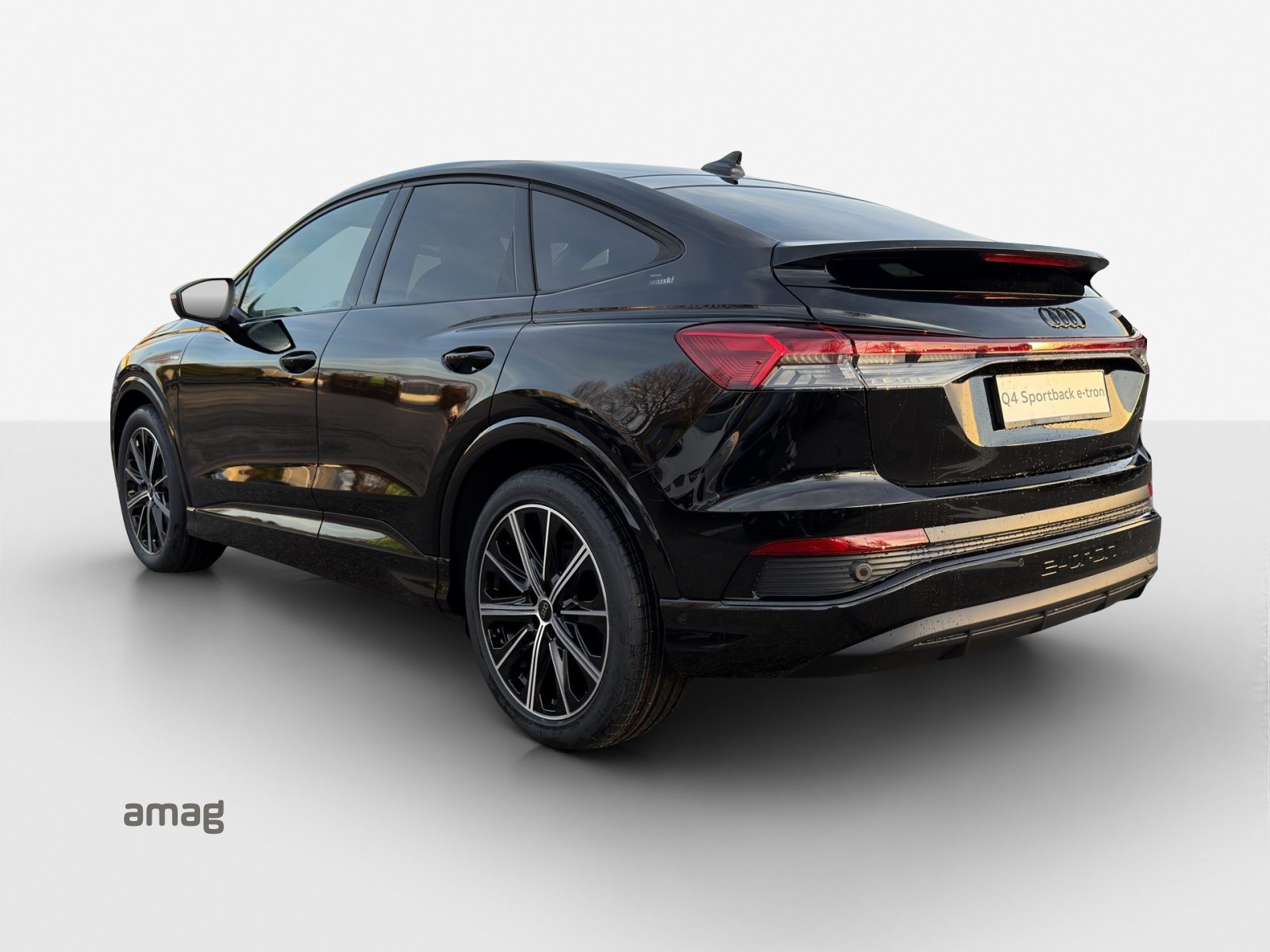AUDI Q4 SB 45 e-tron quattro Edition Swiss-Ski, Electric, Second hand / Used, Automatic - 3