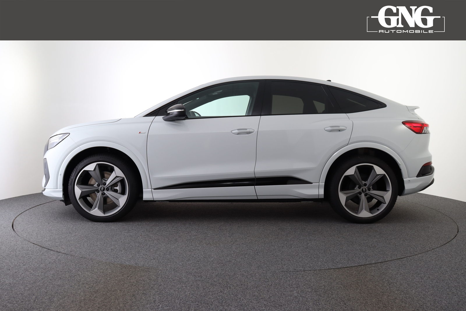 AUDI Q4 SB 50 e-tron quattro, Electric, Second hand / Used, Automatic - 2