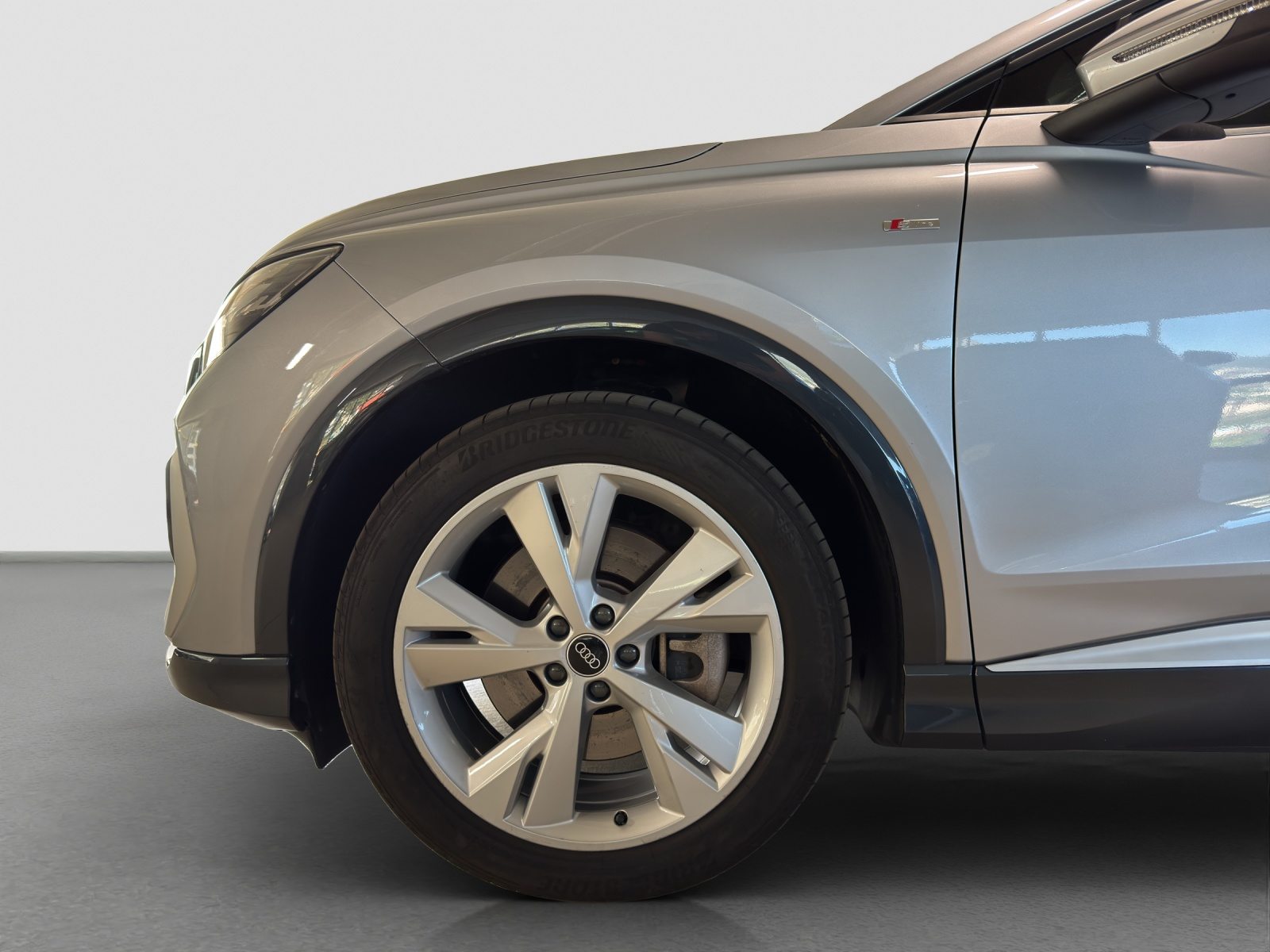 AUDI Q4 40 e-tron, Elektro, Occasion / Gebraucht, Automatik - 5