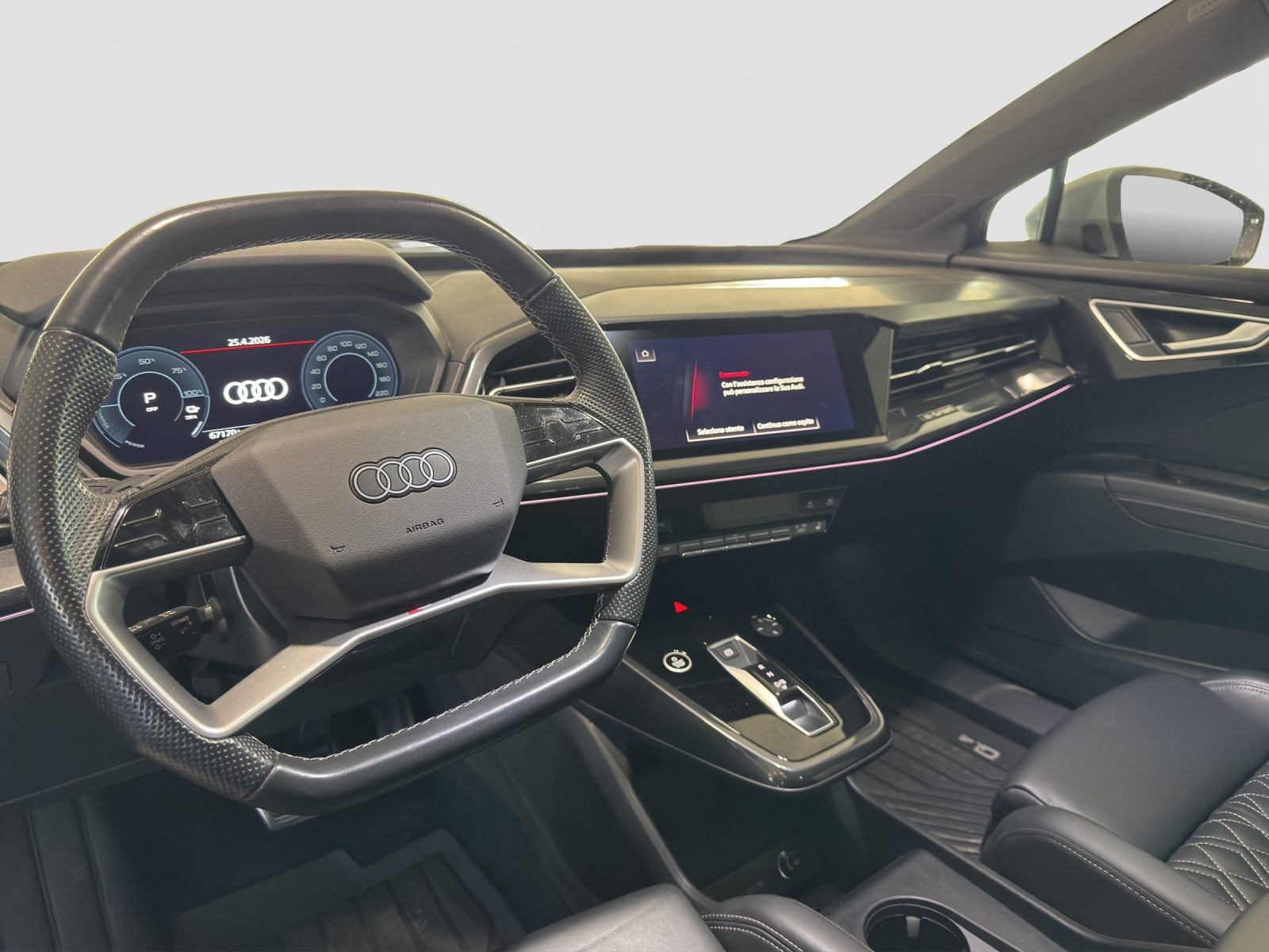 AUDI Q4 40 e-tron, Elektro, Occasion / Gebraucht, Automatik - 7