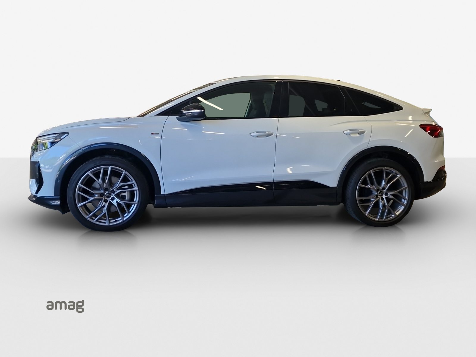 AUDI Q4 SB 55 e-tron quattro, Elektro, Occasion / Gebraucht, Automatik - 2