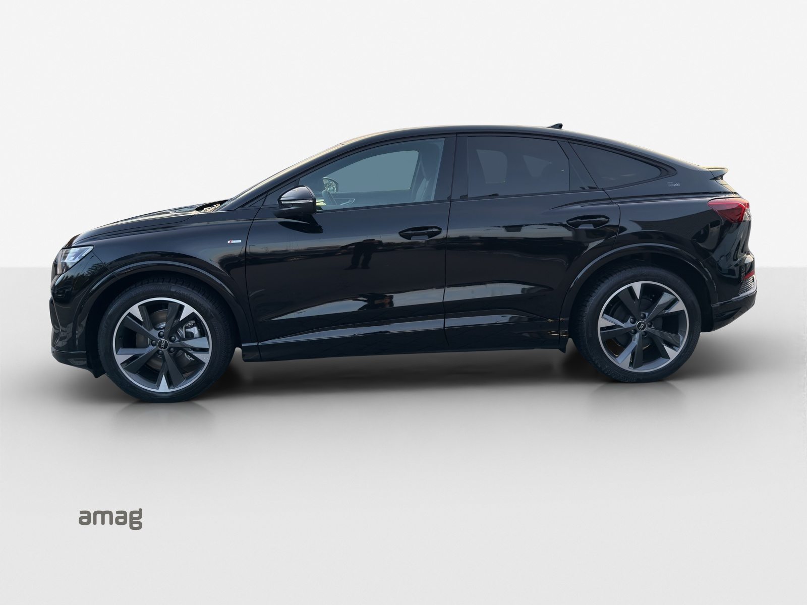 AUDI Q4 SB 45 e-tron quattro Edition Swiss-Ski, Electric, Second hand / Used, Automatic - 2