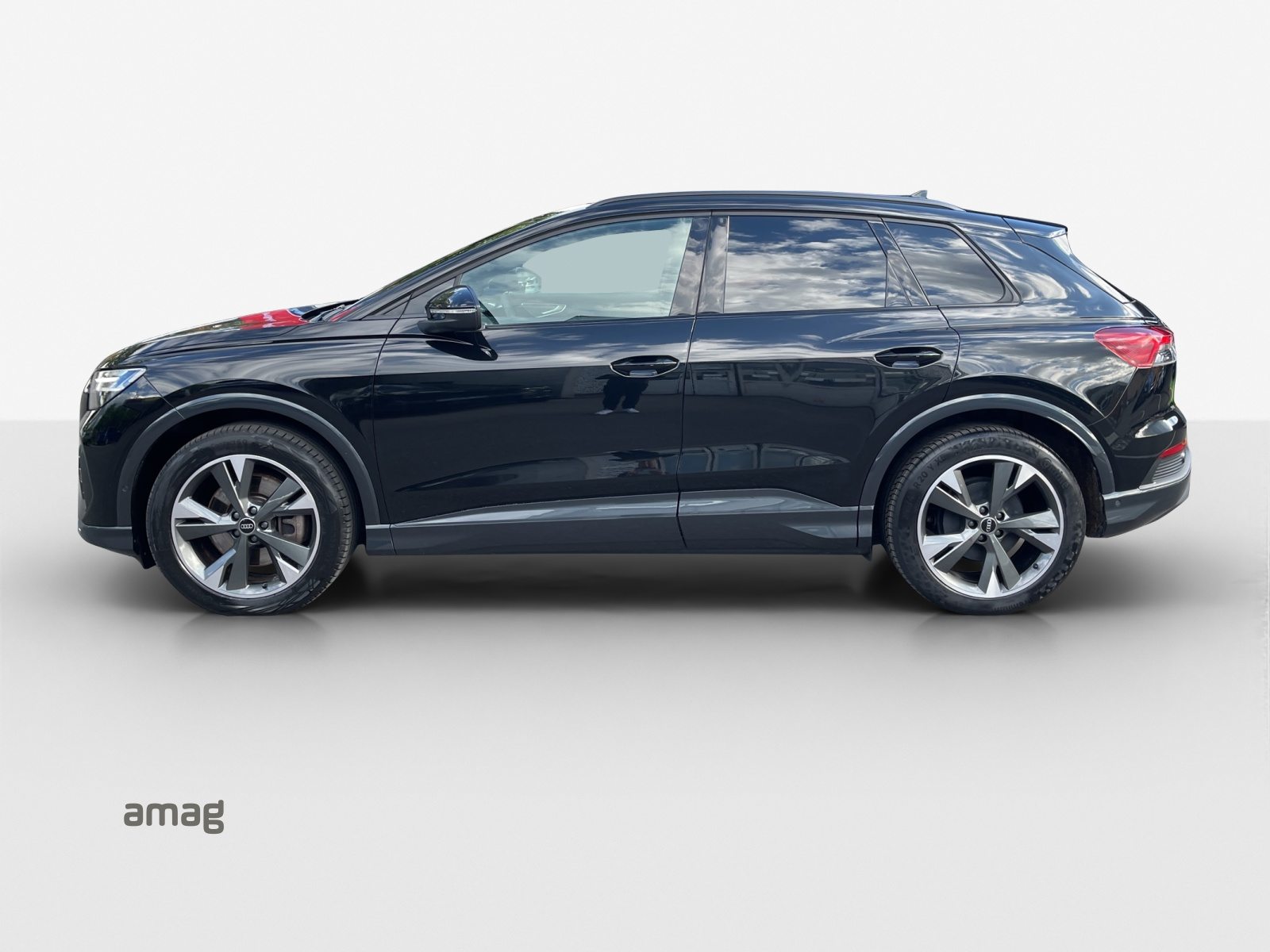 AUDI Q4 45 e-tron quattro, Elektro, Occasion / Gebraucht, Automatik - 2