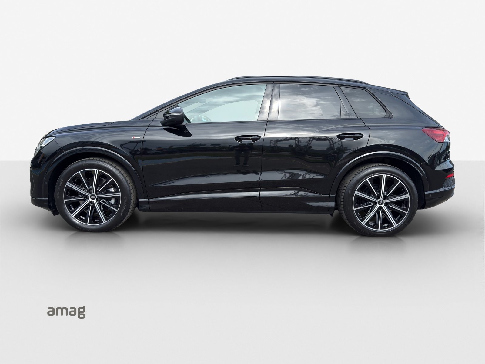 AUDI Q4 45 e-tron quattro Attraction, Electric, Second hand / Used, Automatic - 2