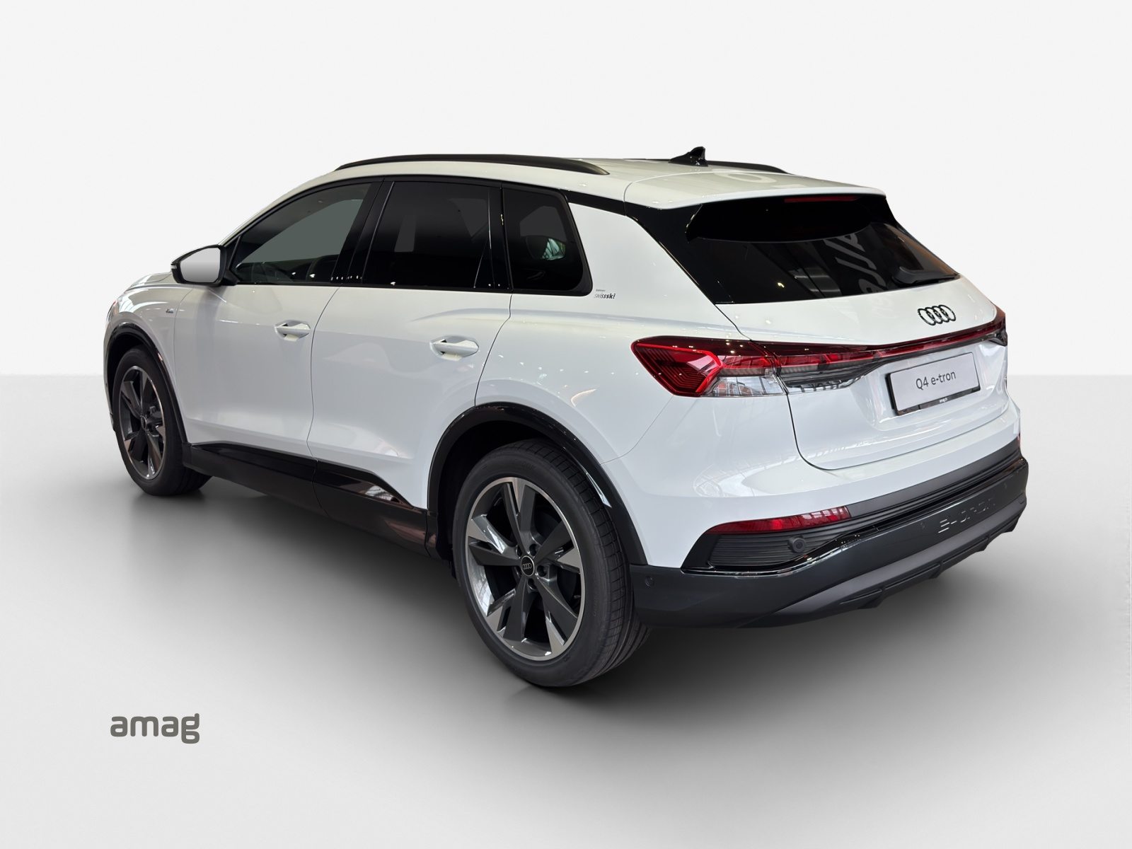 AUDI Q4 45 e-tron quattro Edition Swiss-Ski, Electric, Second hand / Used, Automatic - 3